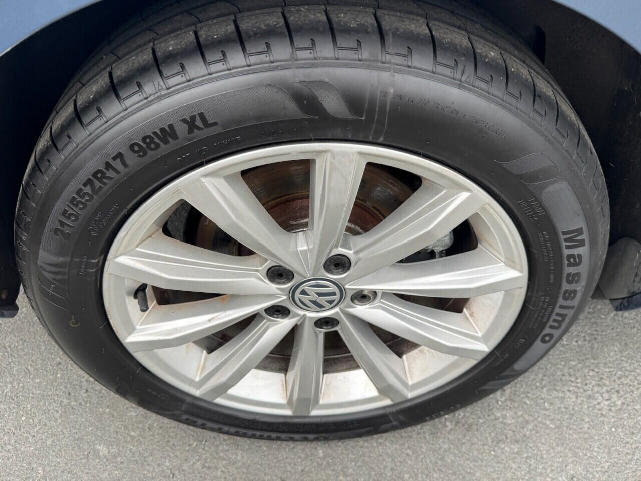 Volkswagen Passat view 21