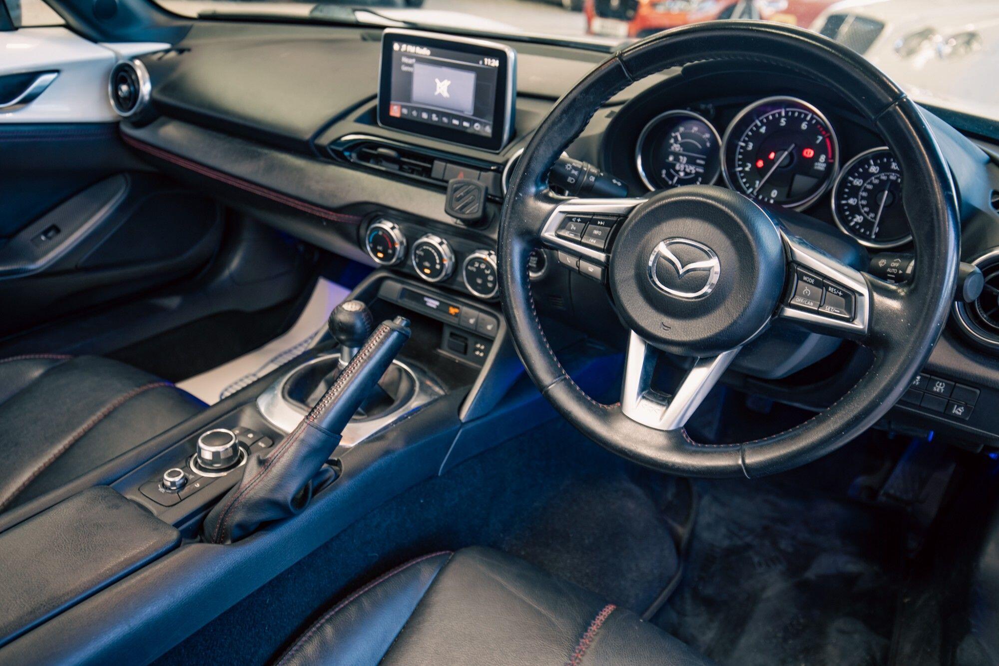 Mazda MX-5 view 3