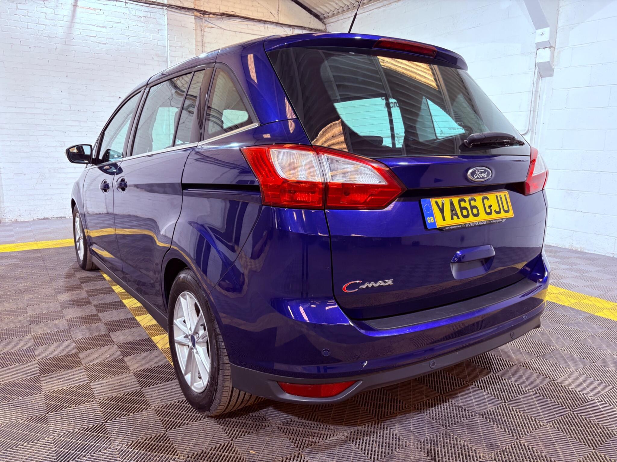 Ford Grand C-Max view 2