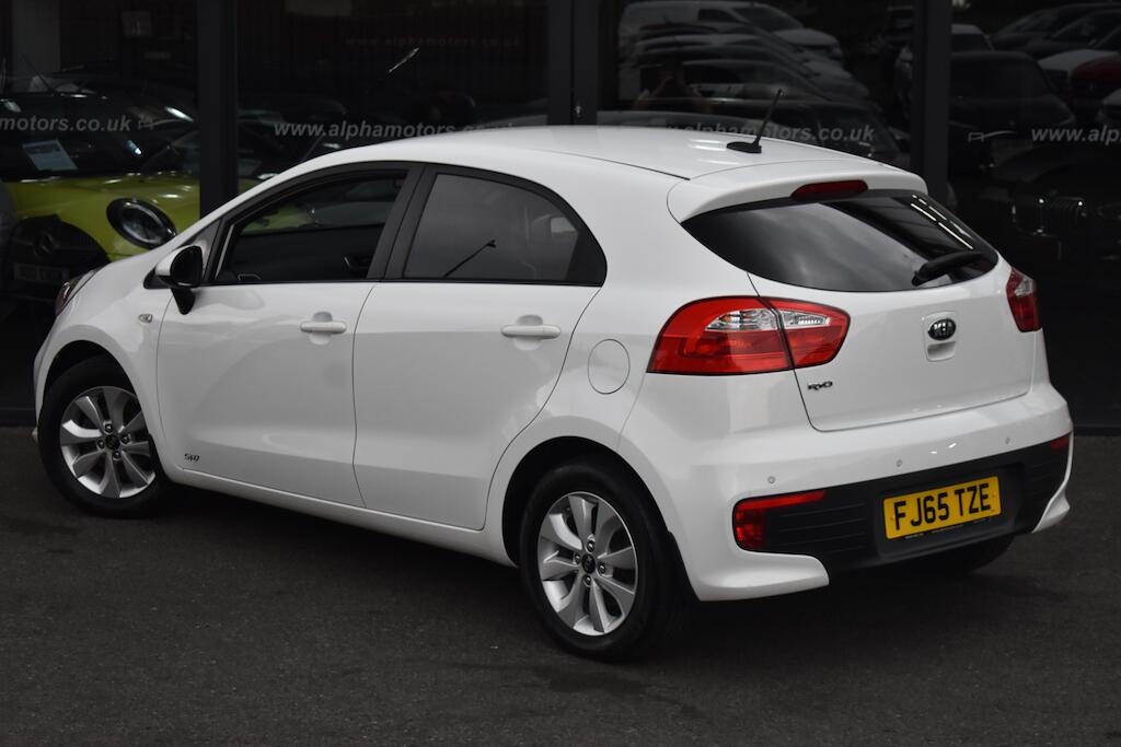 Kia Rio view 2