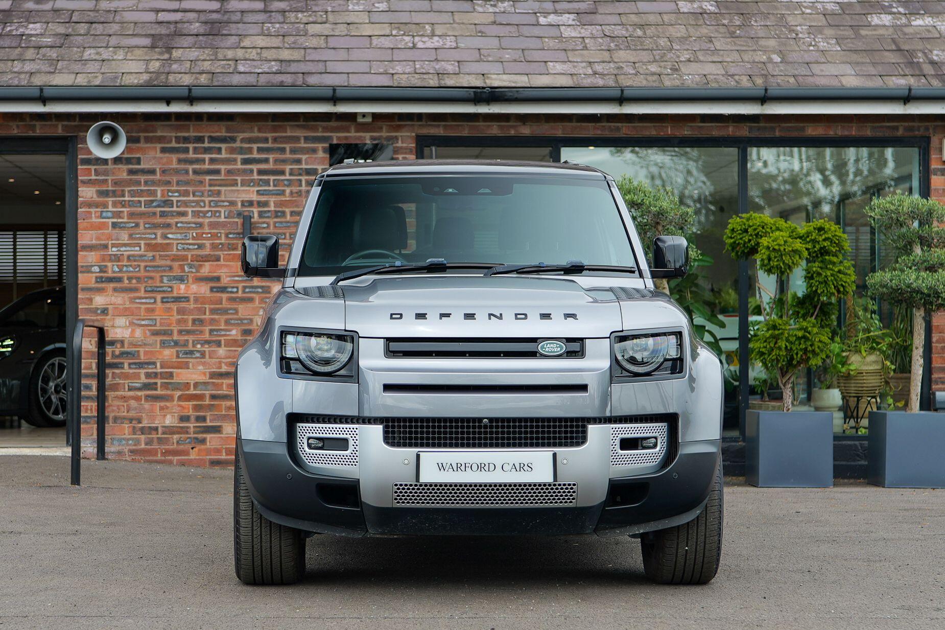 Land Rover Defender 90 view 2