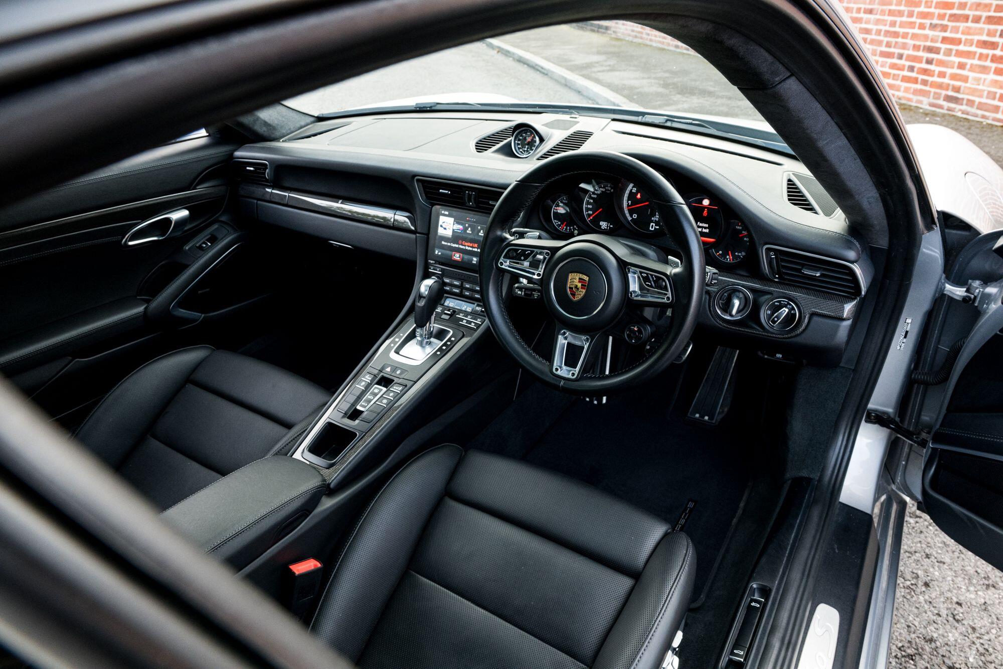 Porsche 911 view 41