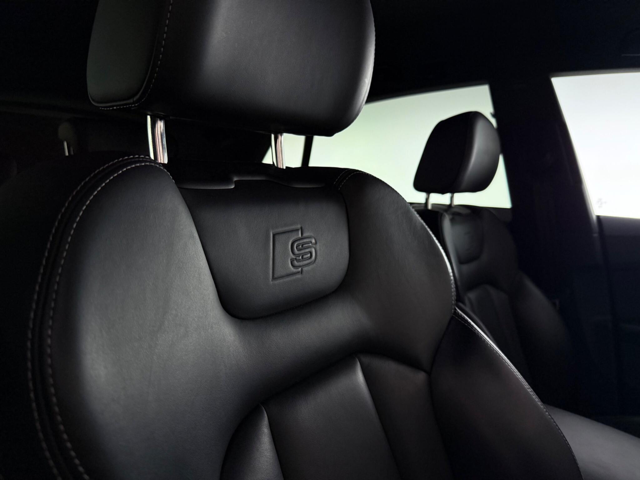 Audi Q8 view 38