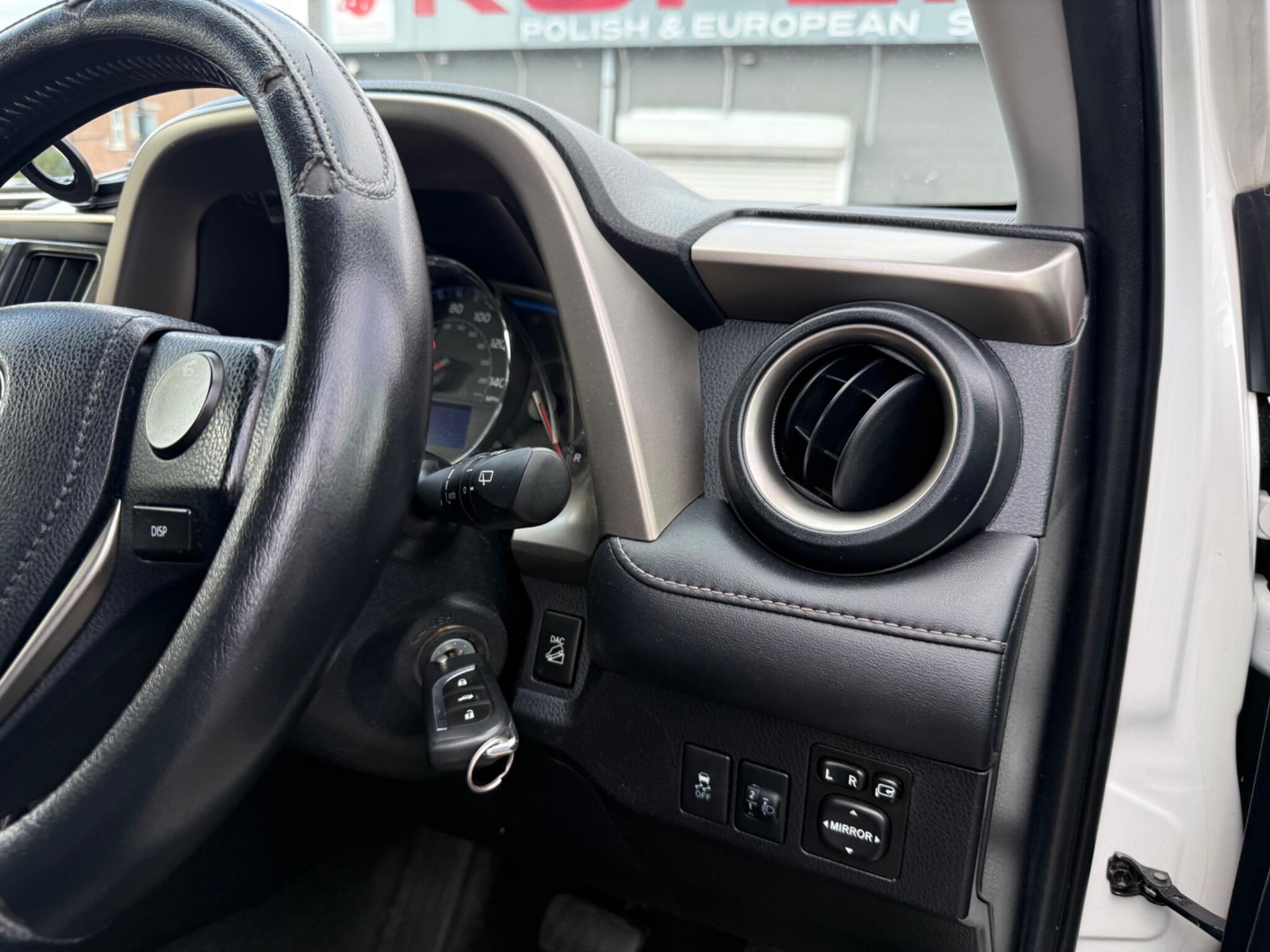 Toyota Rav4 view 8