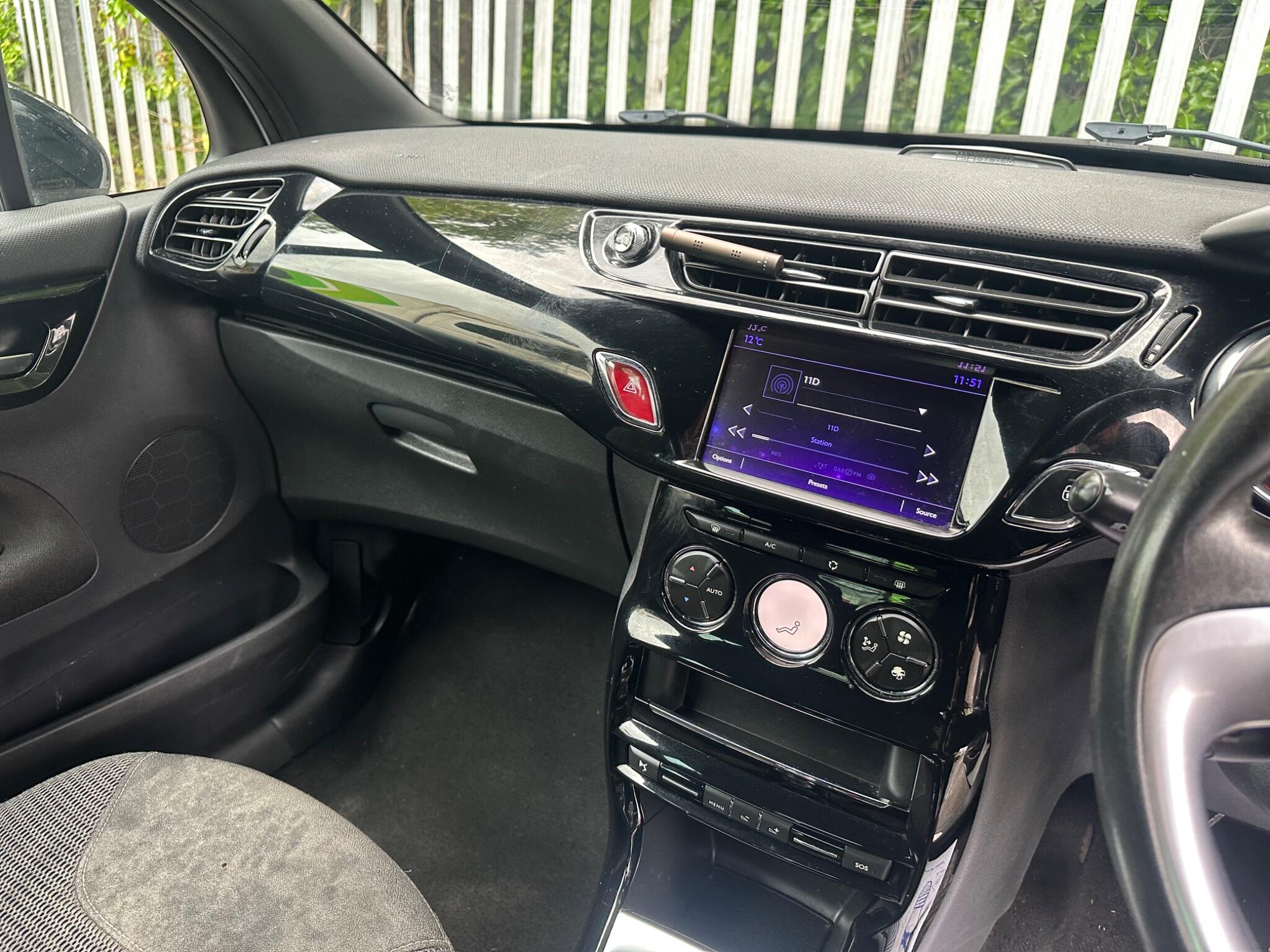 DS Automobiles DS 3 view 12