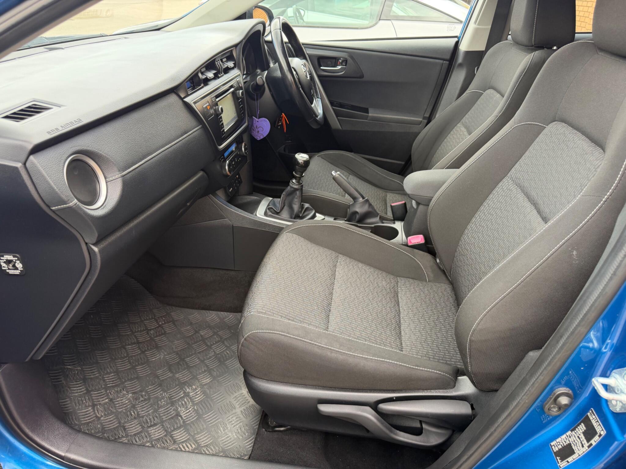 Toyota Auris view 59