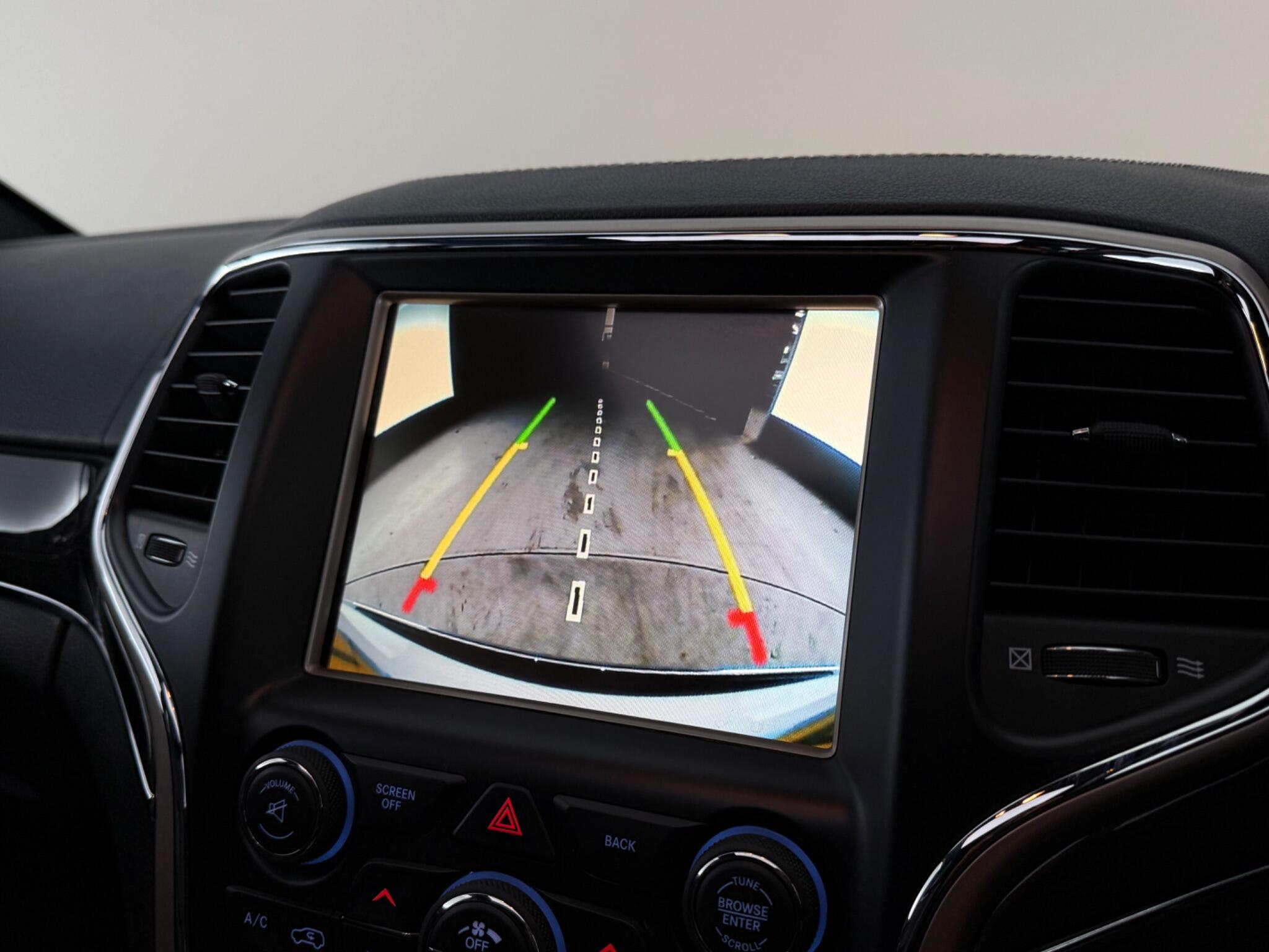 Jeep Grand Cherokee view 29