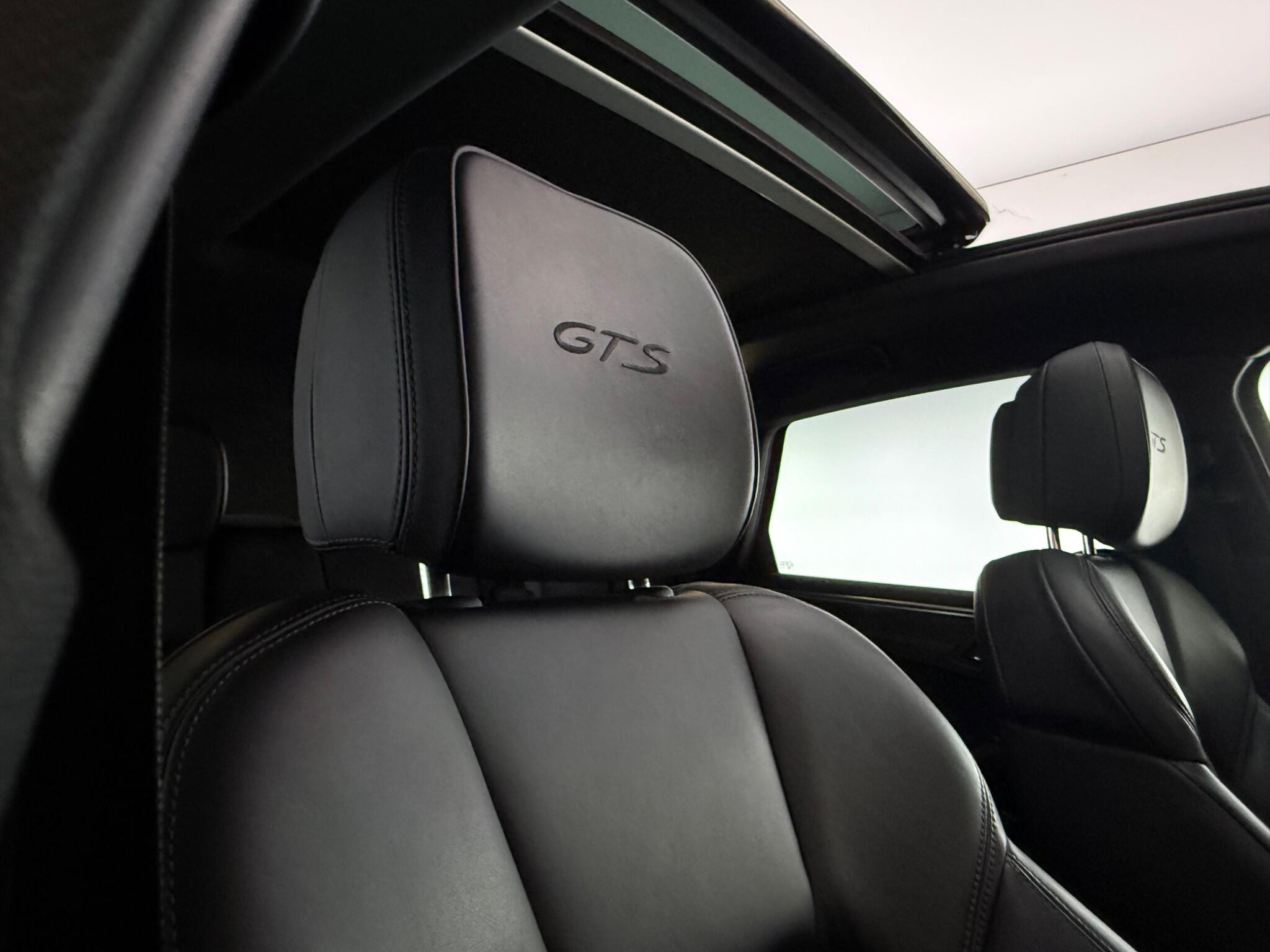 Porsche Macan view 51