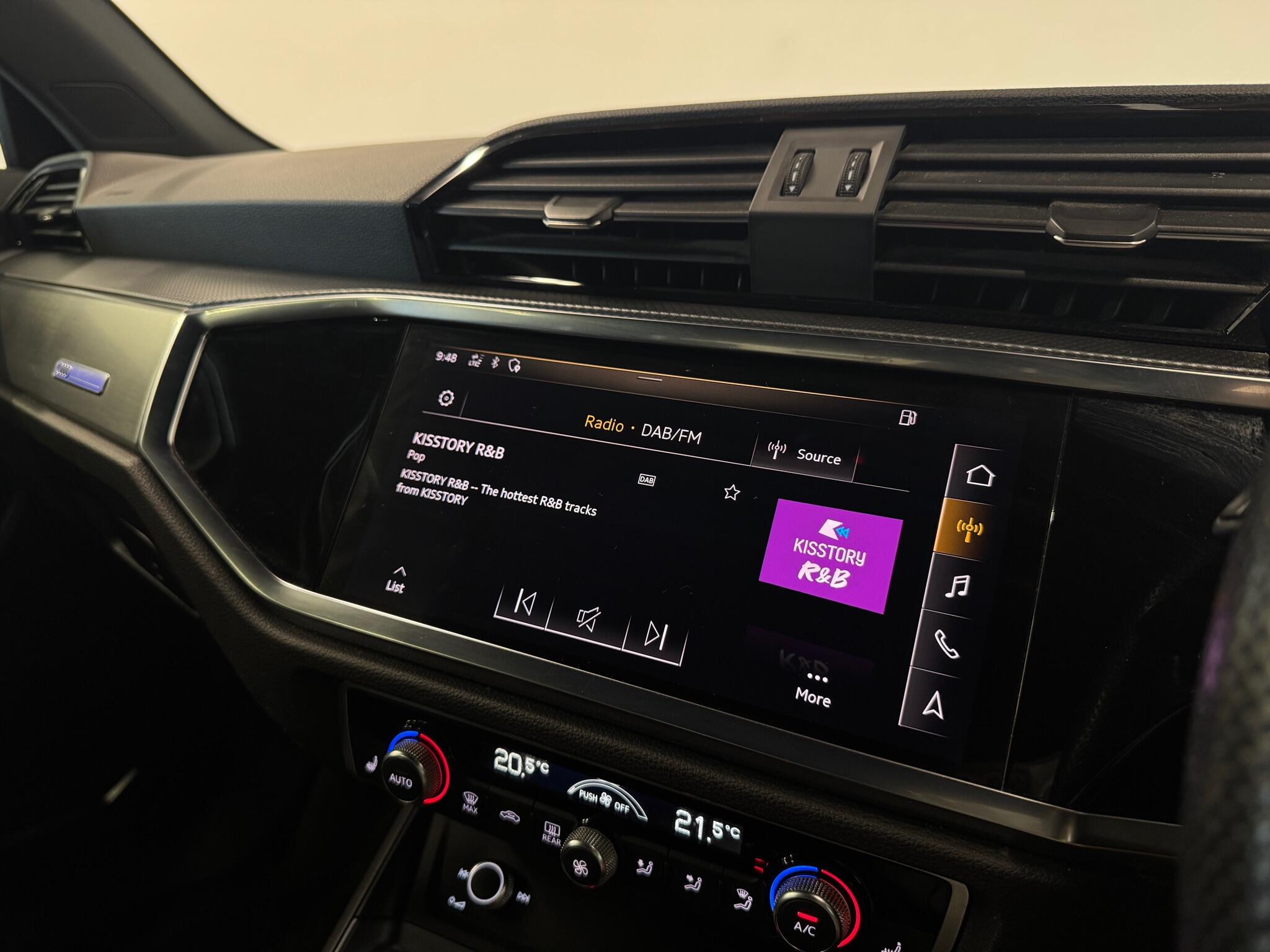 Audi Q3 view 19