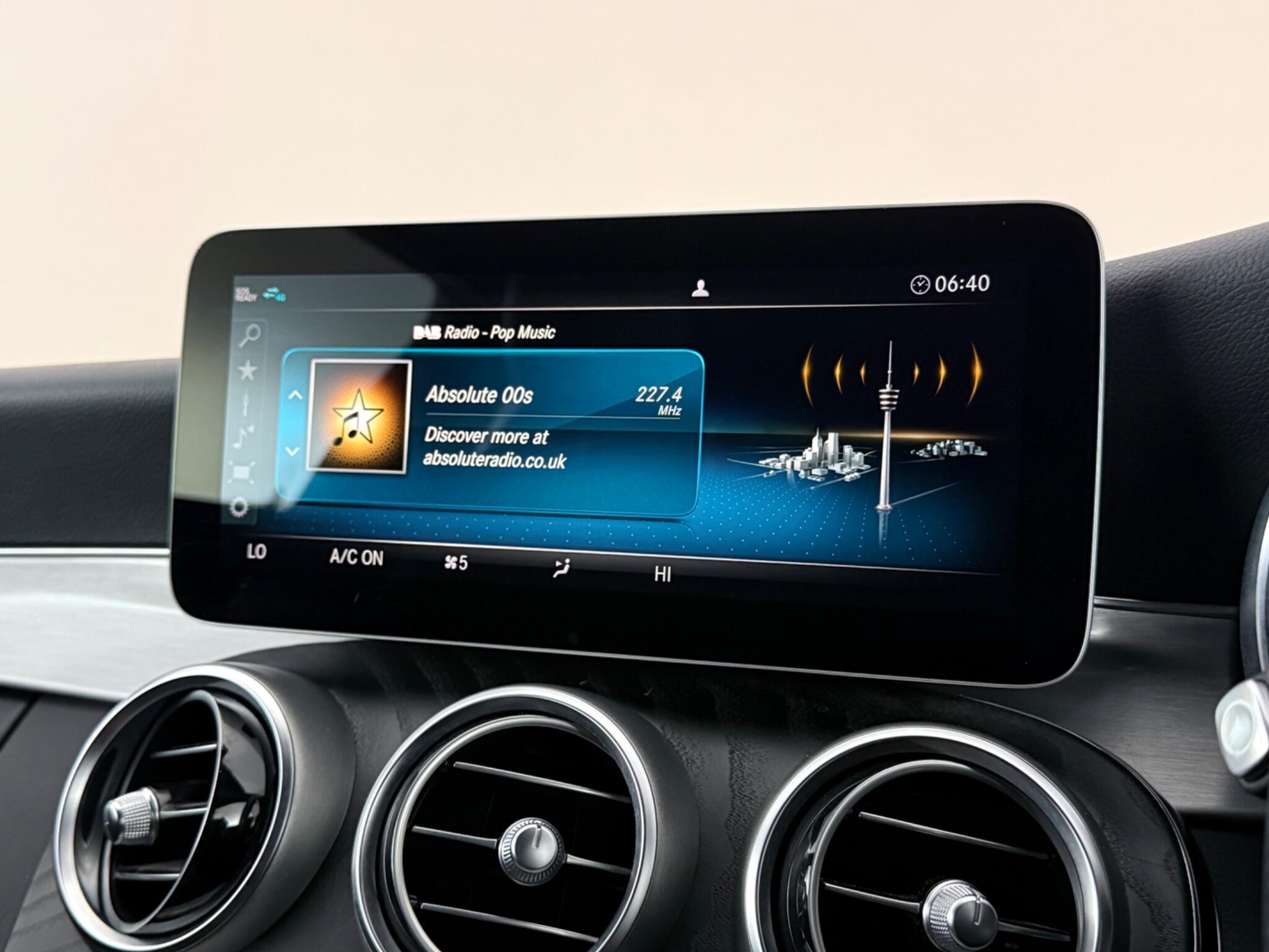 Mercedes-Benz C-Class view 27