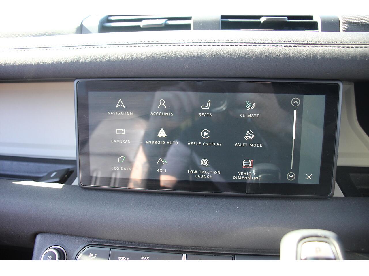 Land Rover Defender view 24