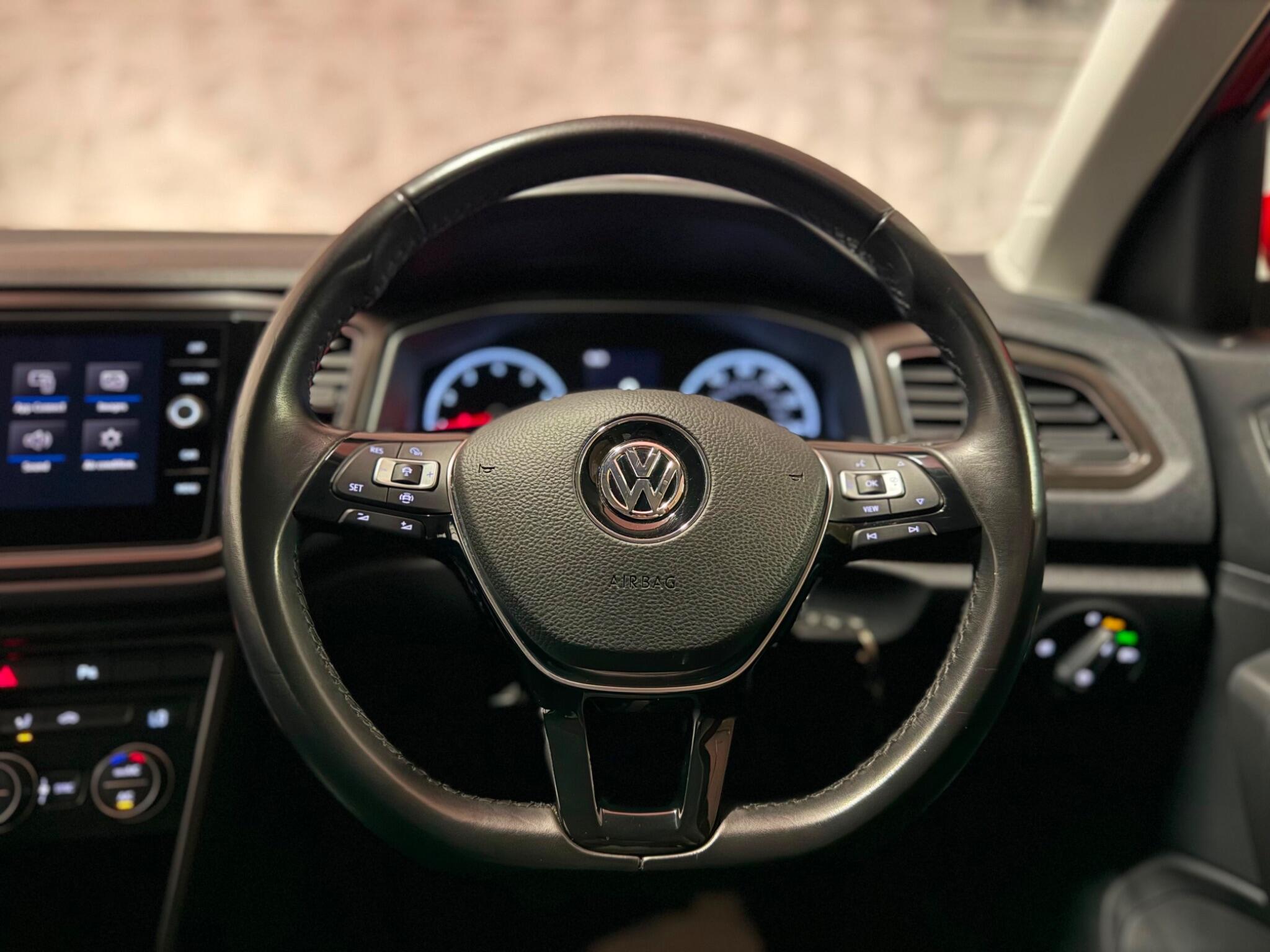 Volkswagen T-Roc view 4