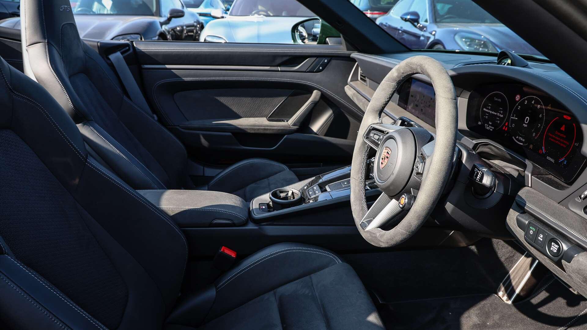 Porsche 911 view 15