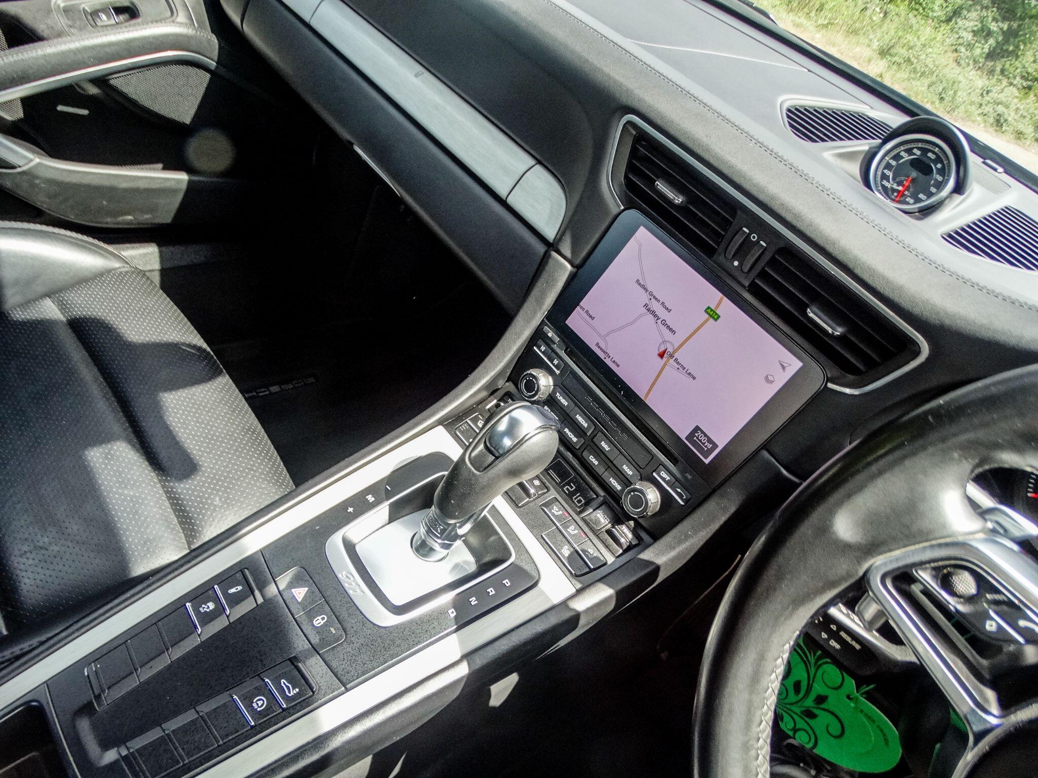 Porsche 911 view 6