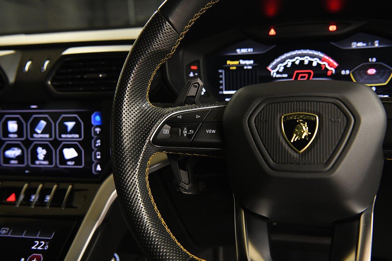Lamborghini Urus view 17