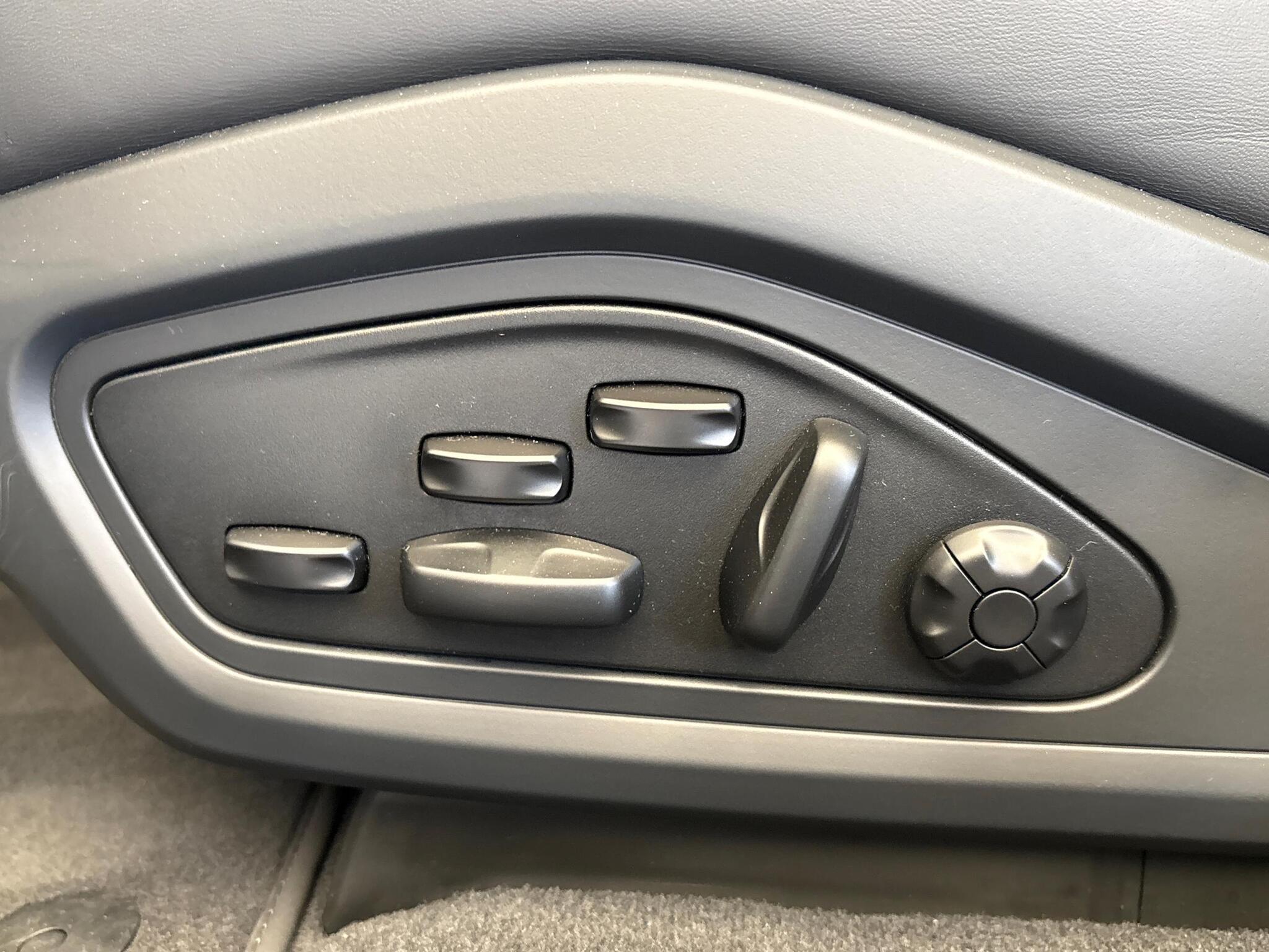 Porsche Taycan view 36