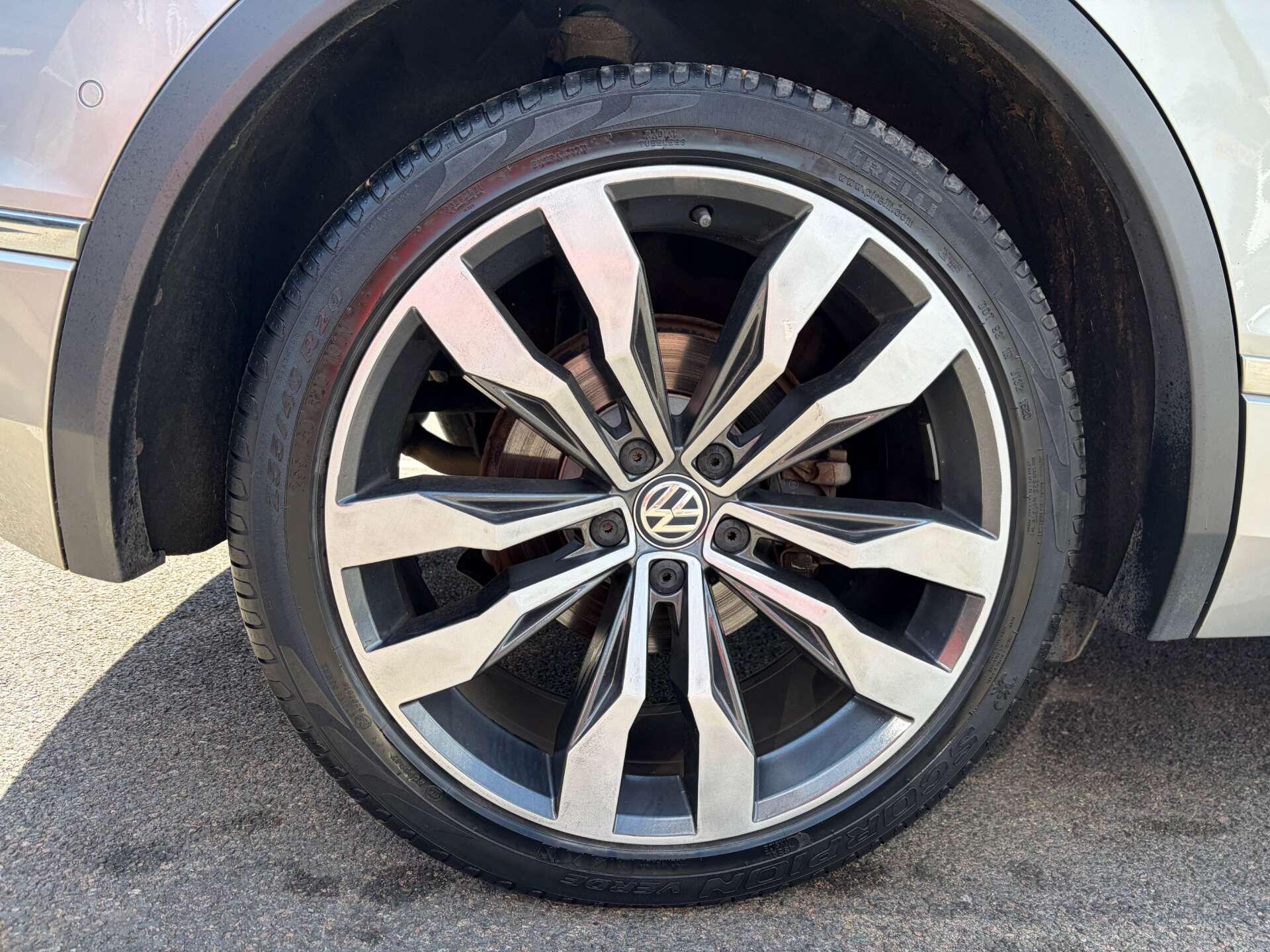 Volkswagen Tiguan view 13