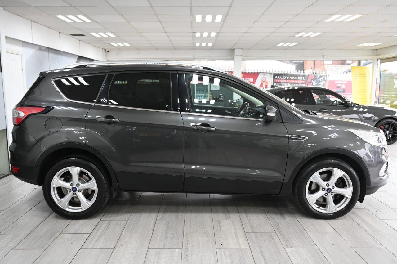 Ford Kuga view 3