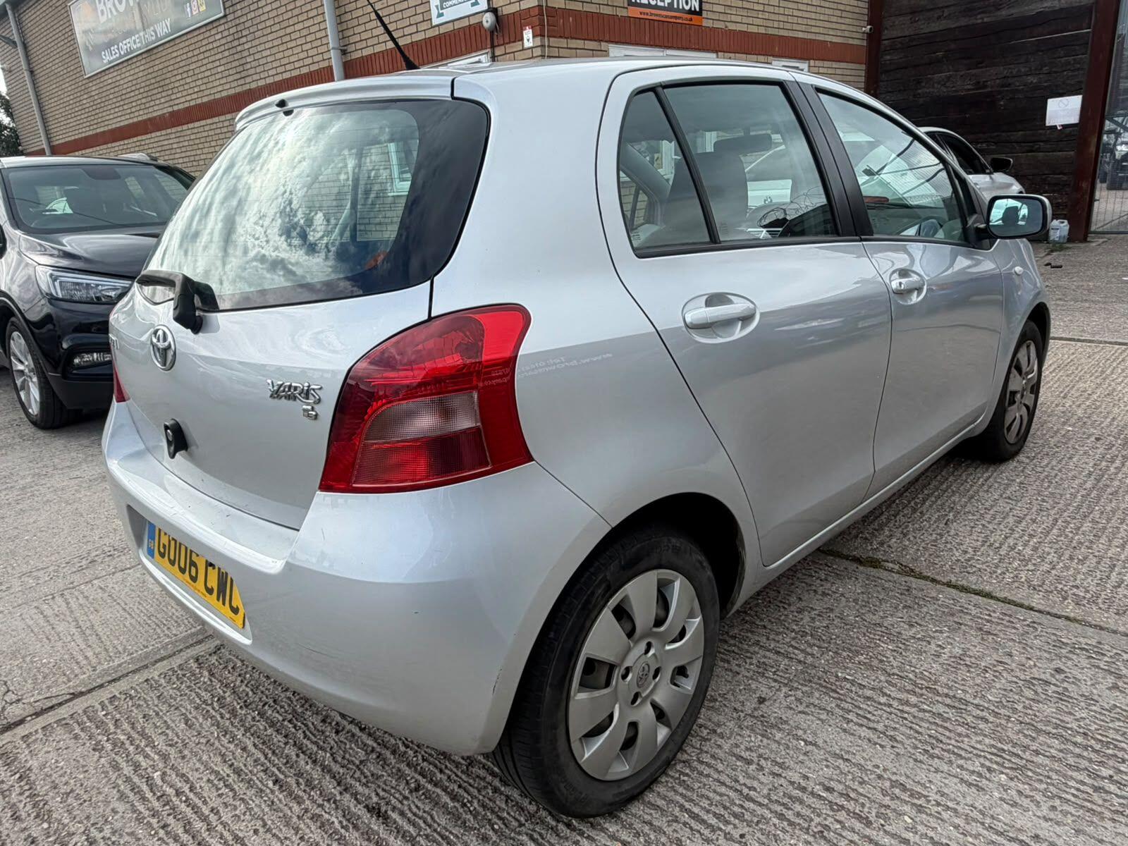 Toyota Yaris view 3