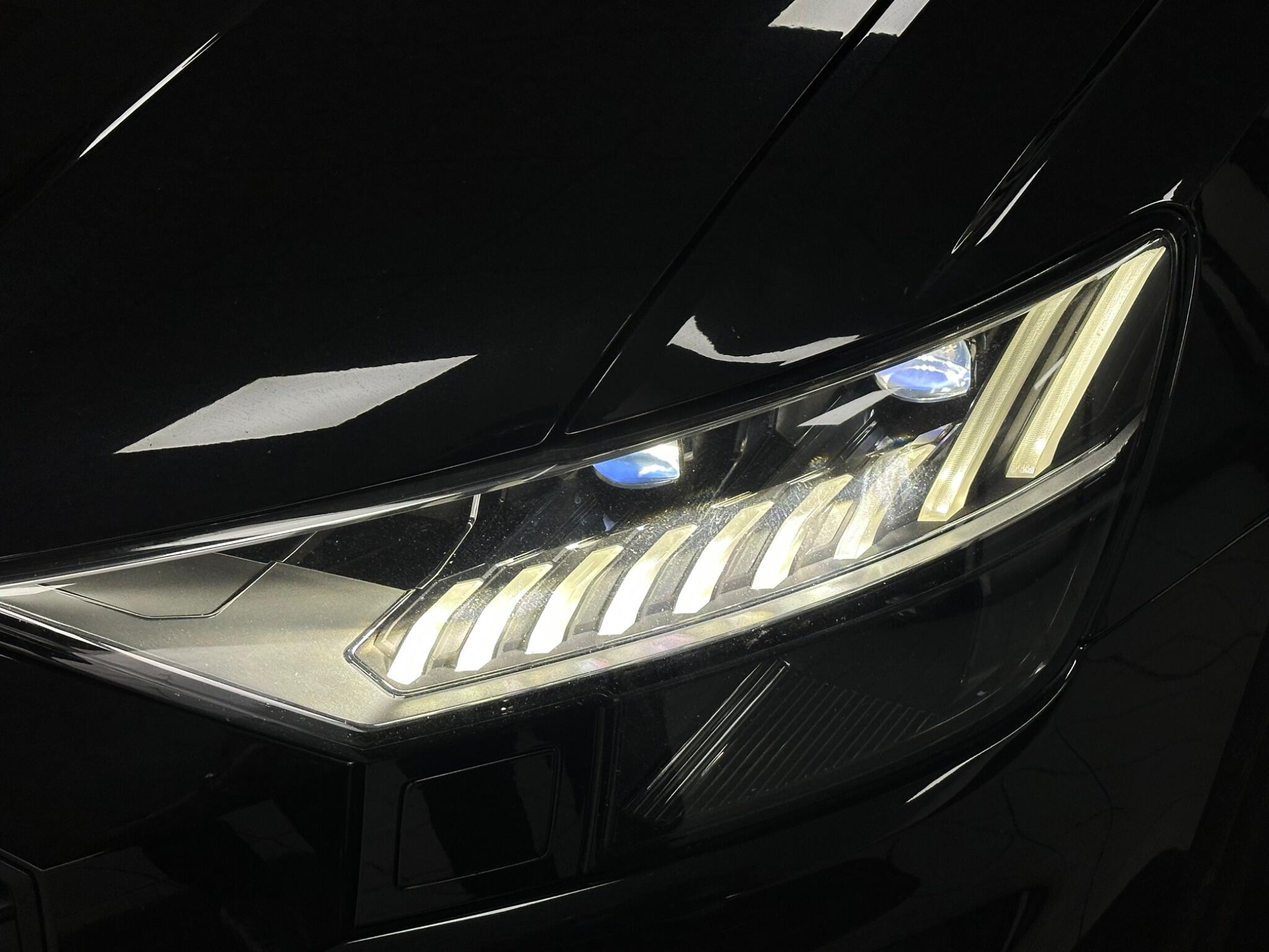 Audi Q8 view 45