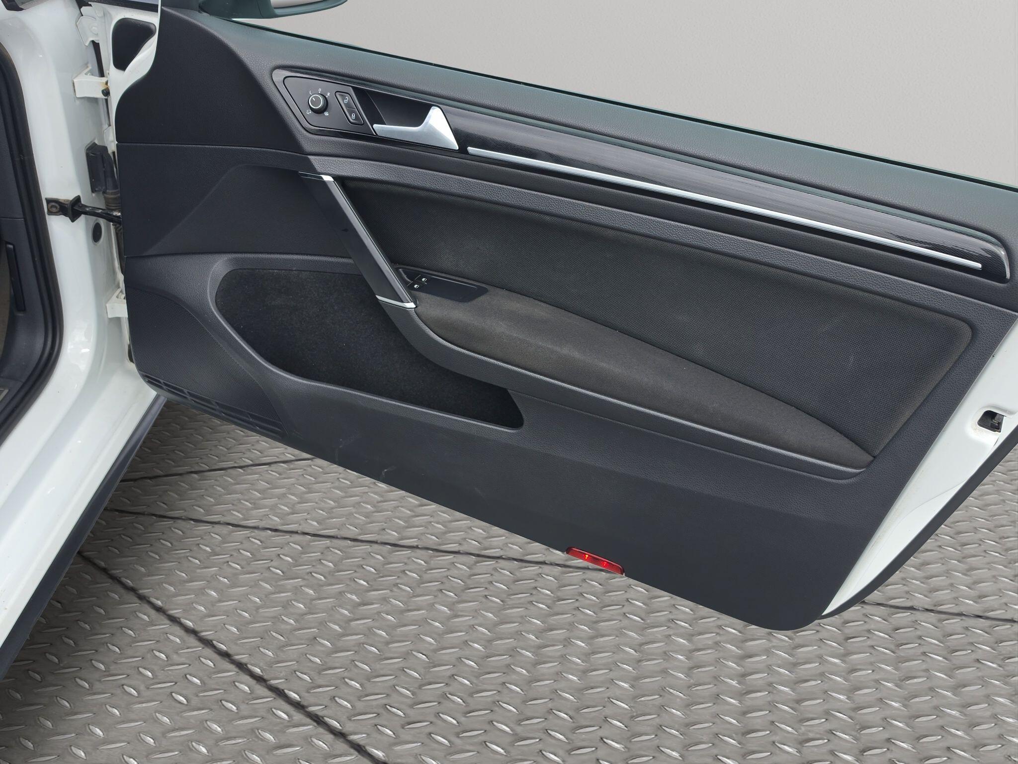 Volkswagen Golf view 14