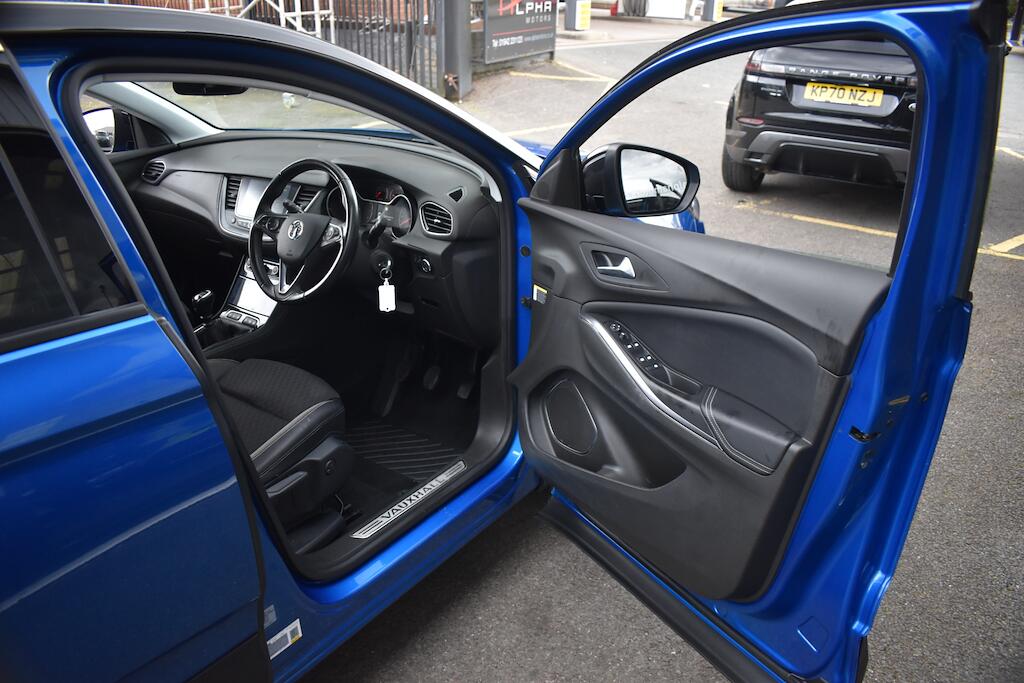 Vauxhall Grandland X view 25