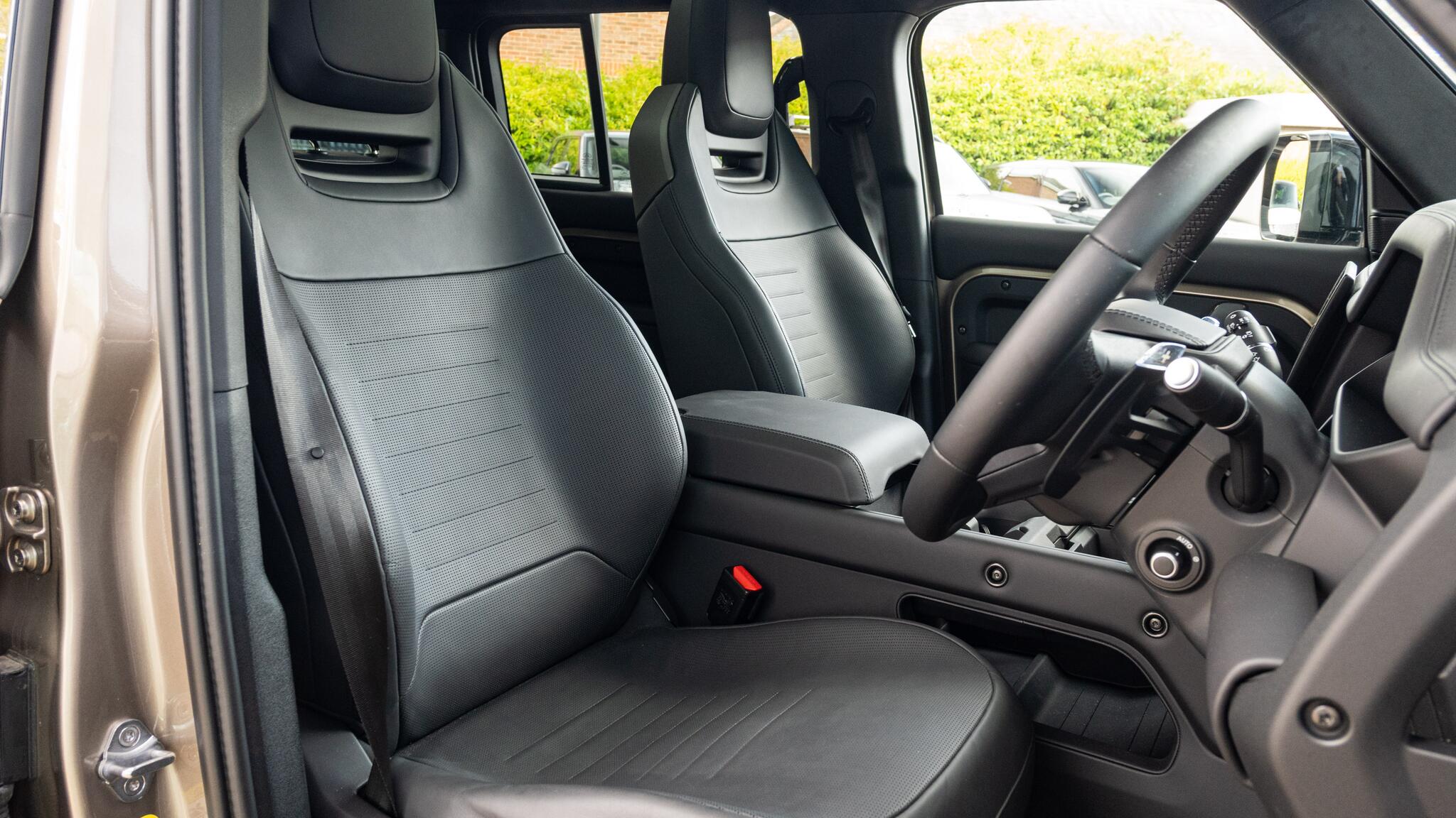 Land Rover Defender view 65