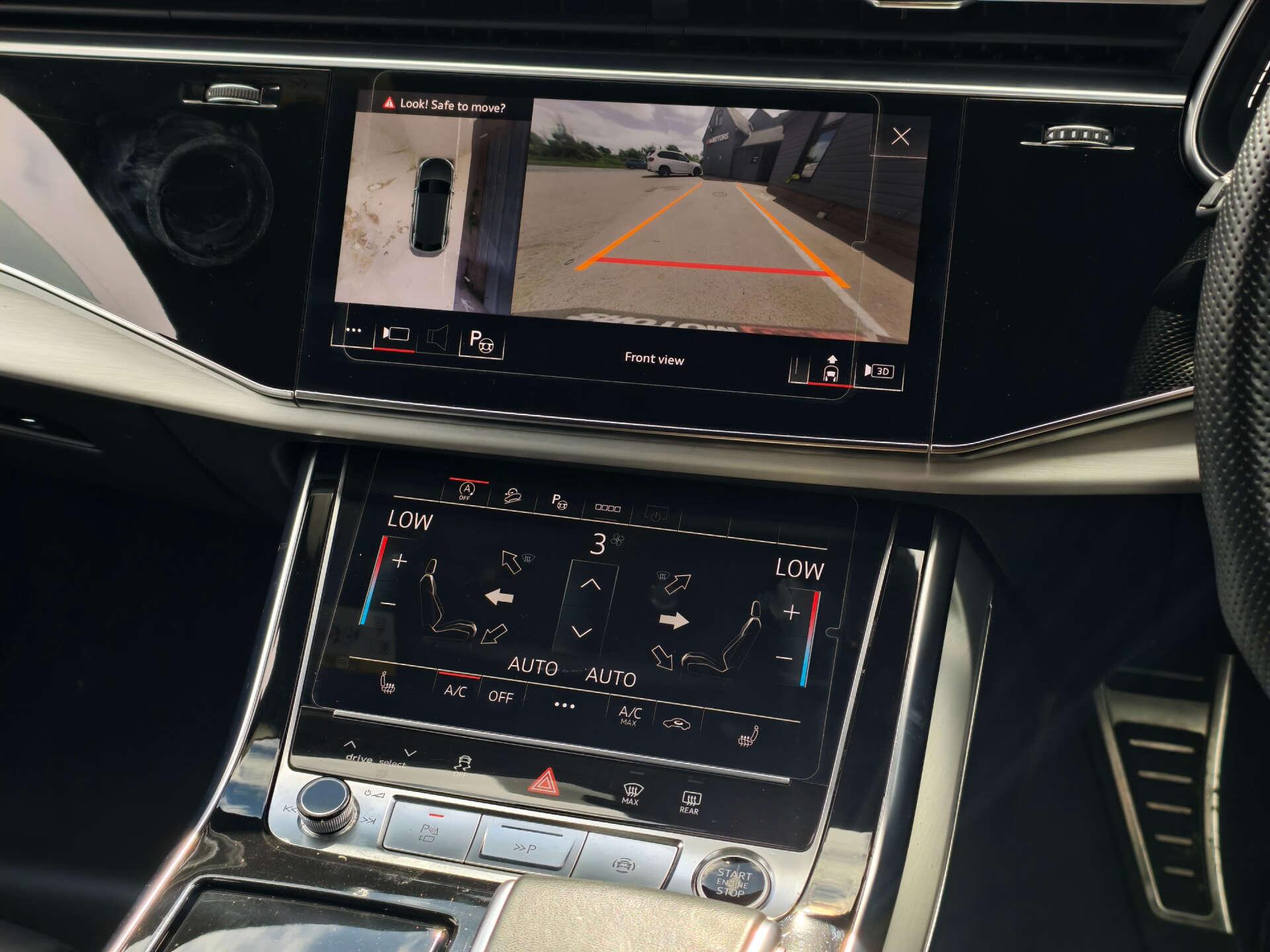 Audi Q8 view 44