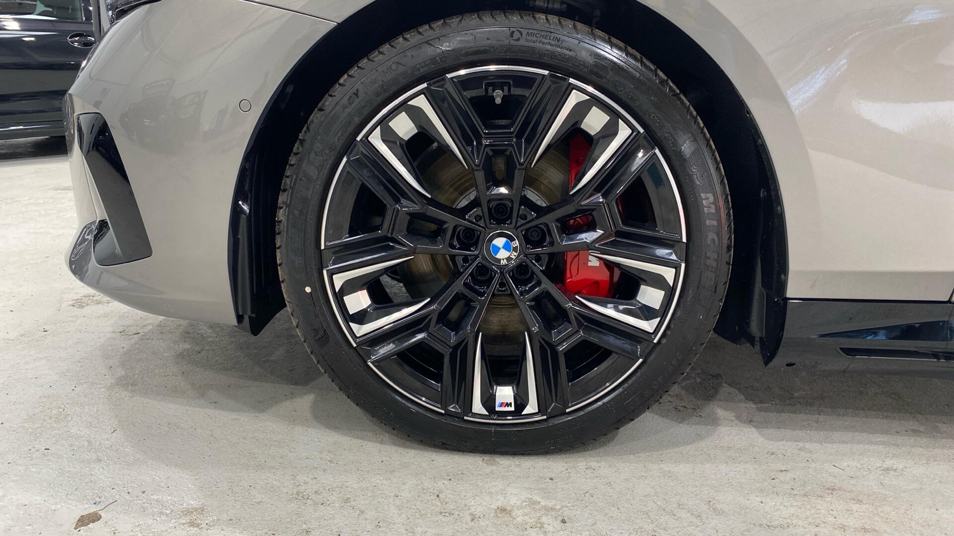 BMW i5 view 33