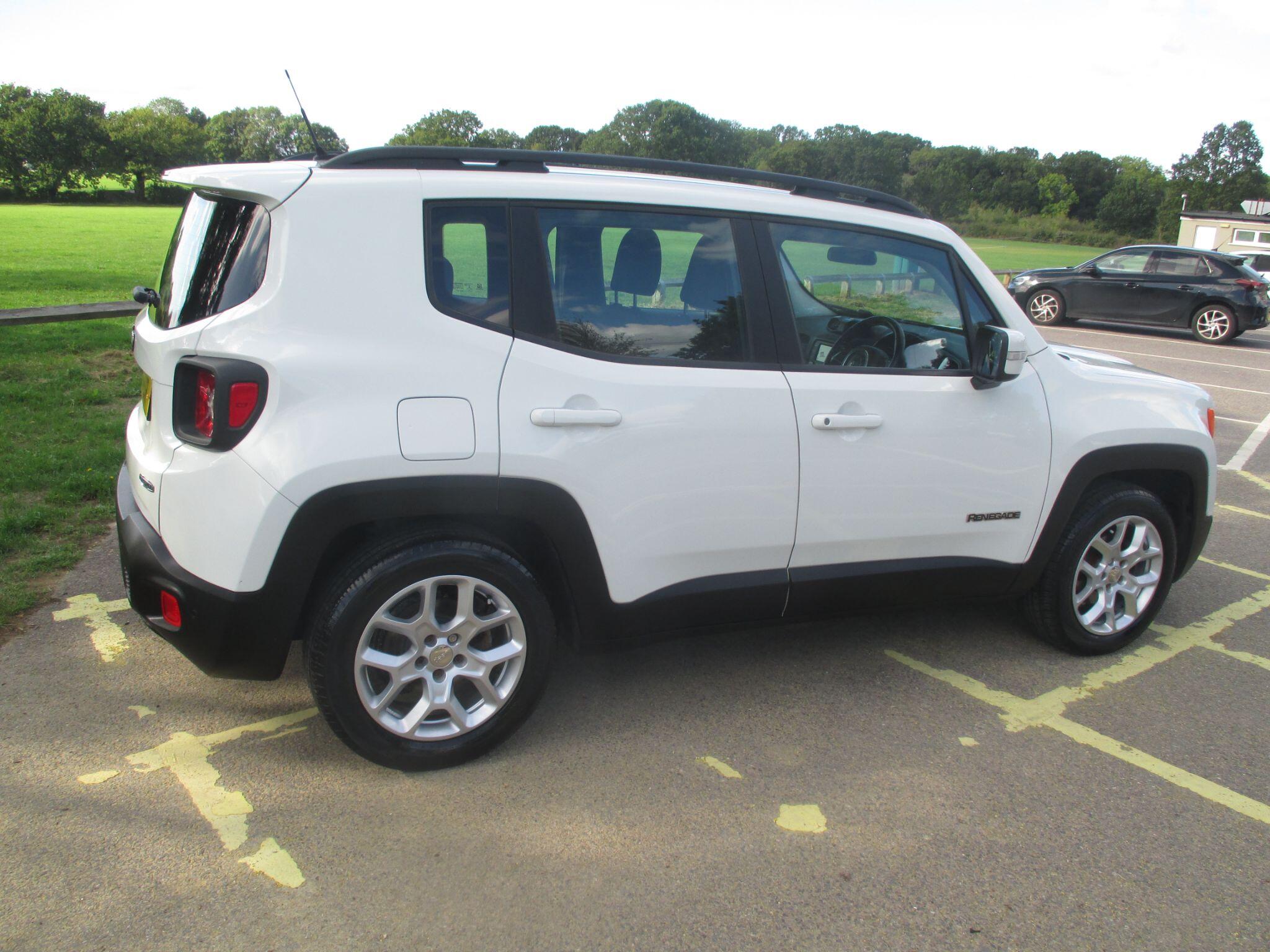 Jeep Renegade view 10