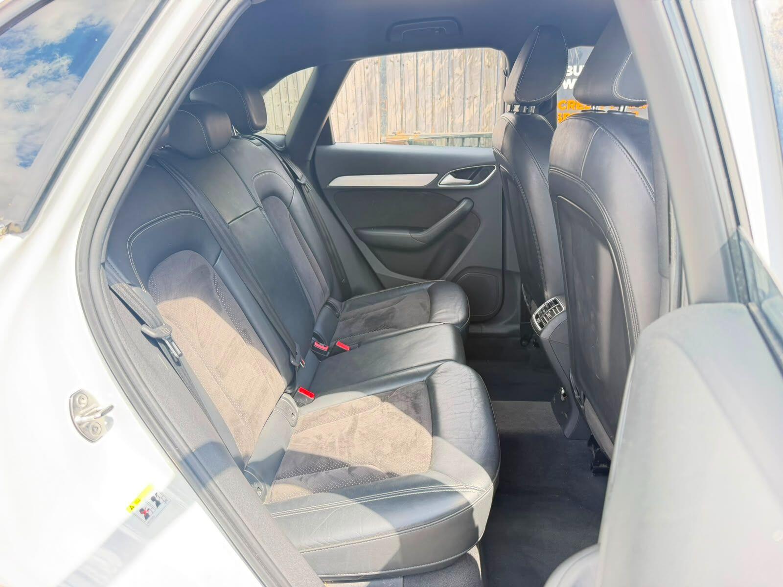 Audi Q3 view 12