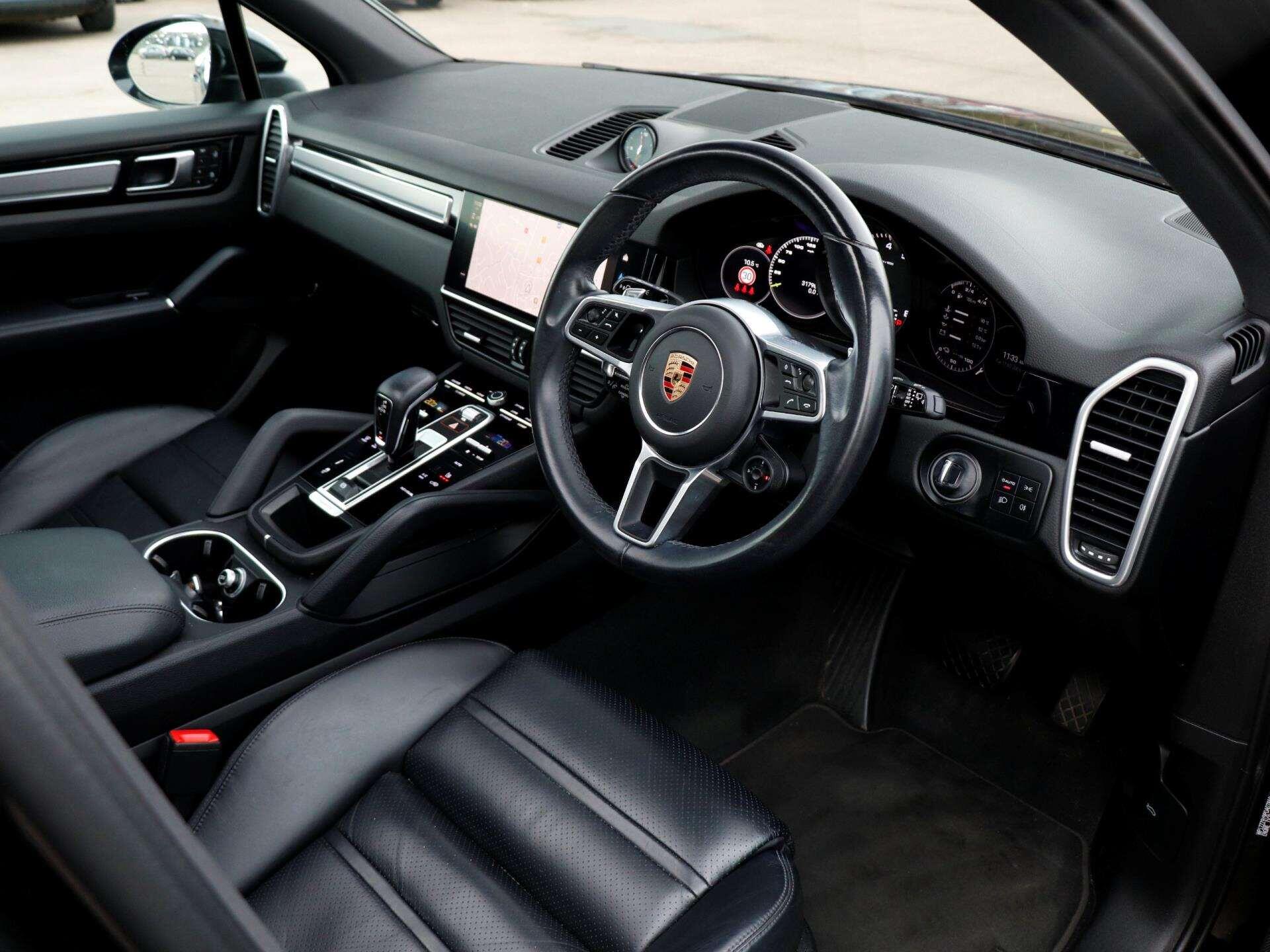 Porsche Cayenne view 10
