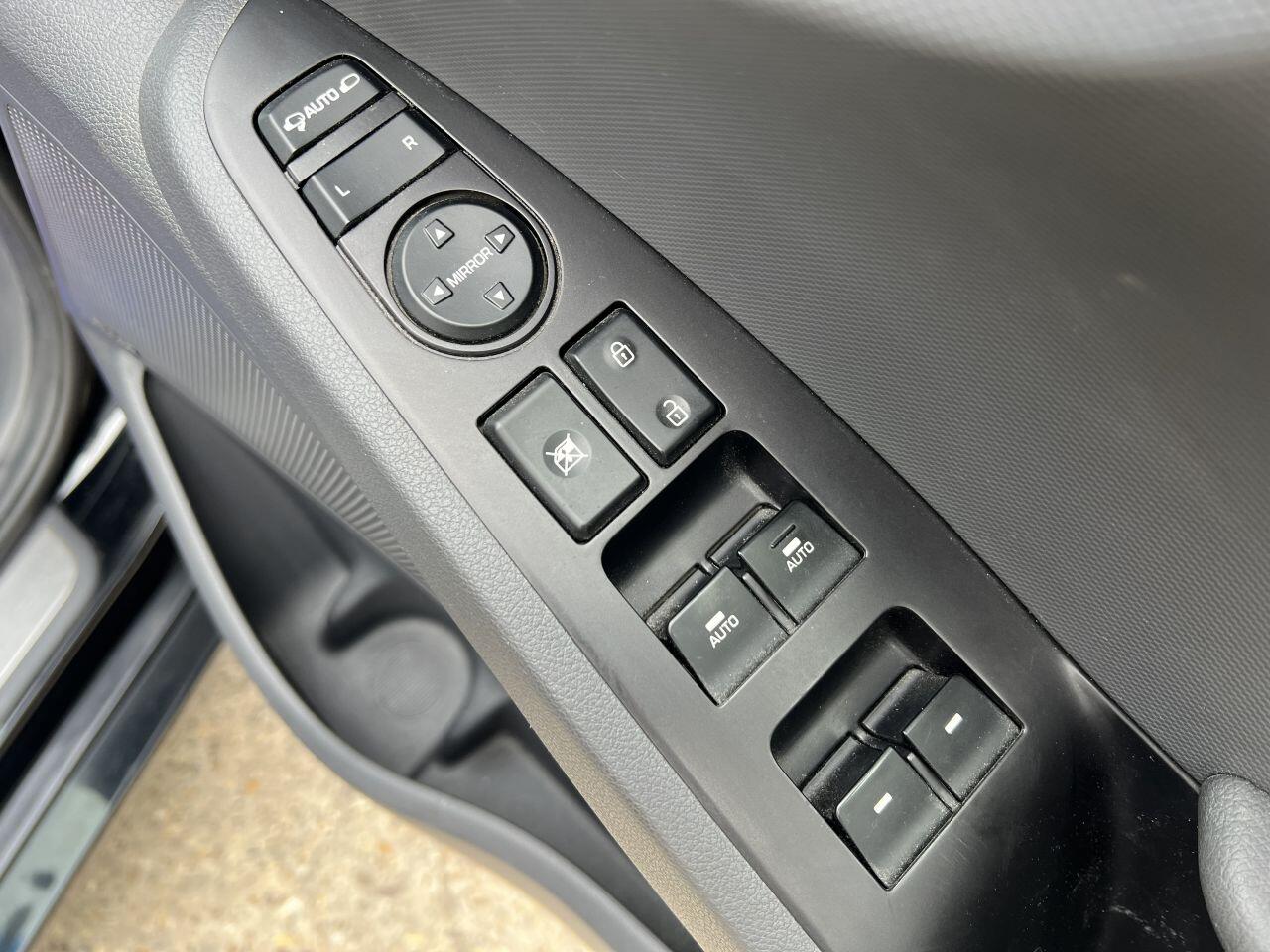 Hyundai Ioniq view 65