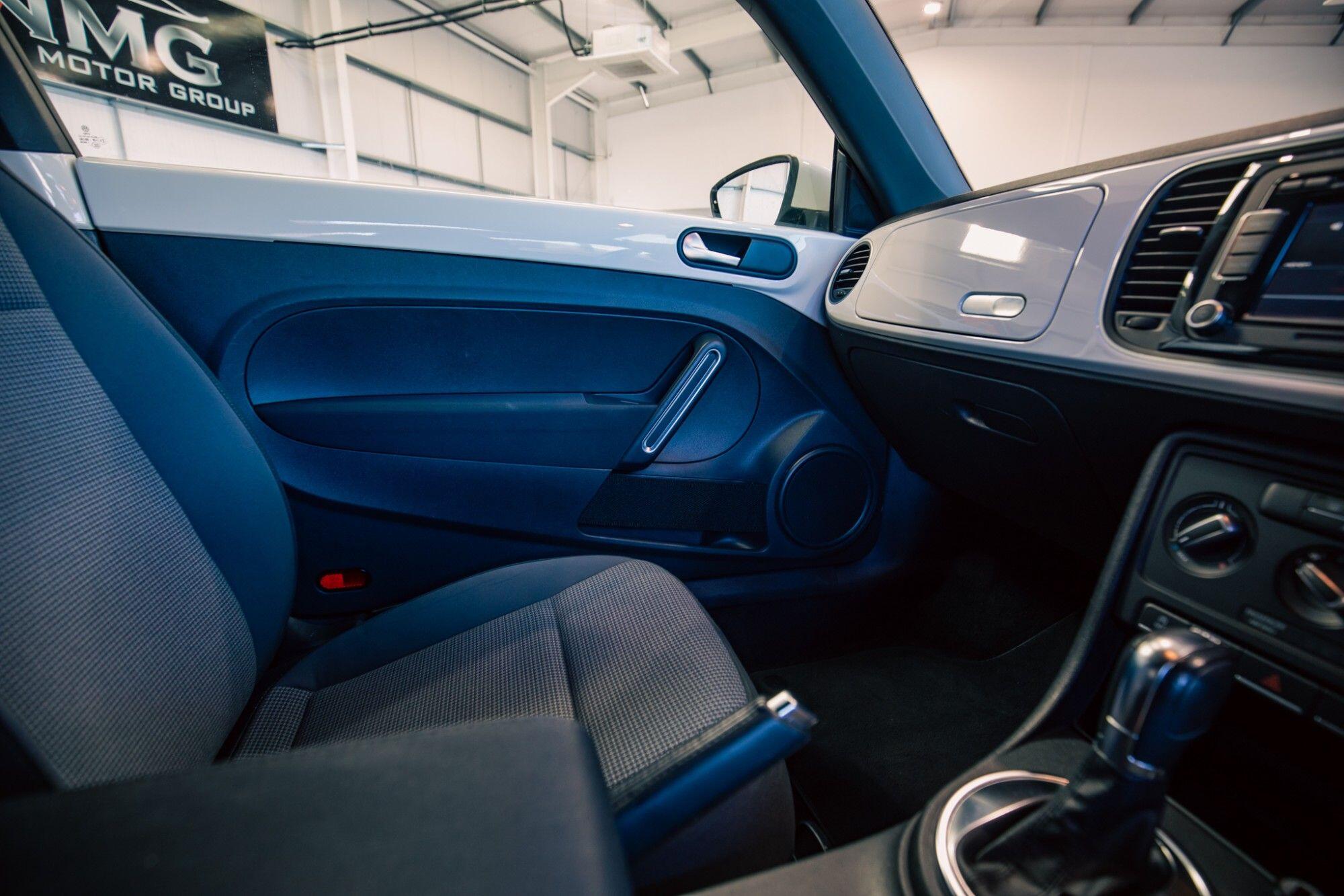 Volkswagen Beetle view 16