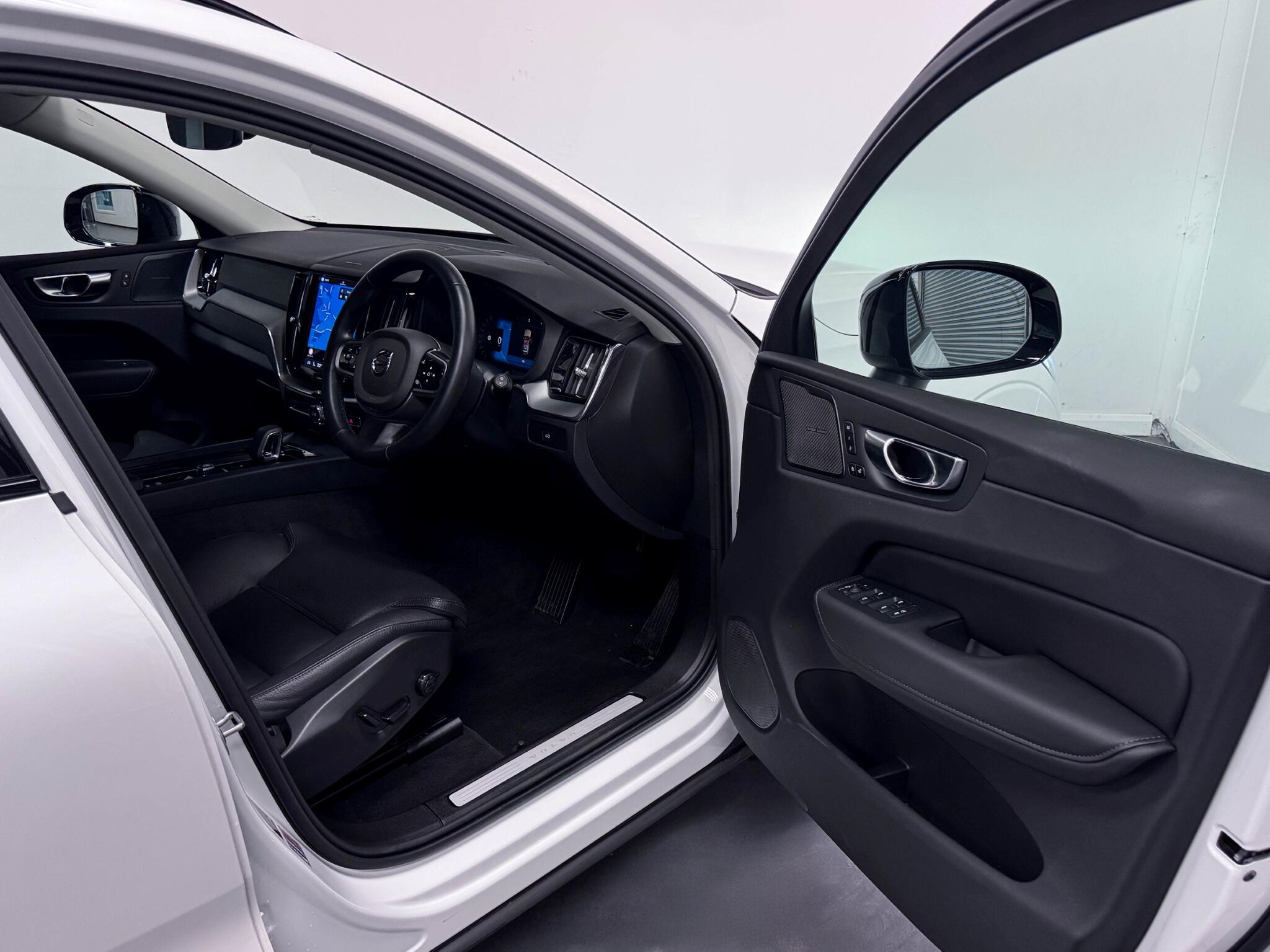 Volvo XC60 view 19