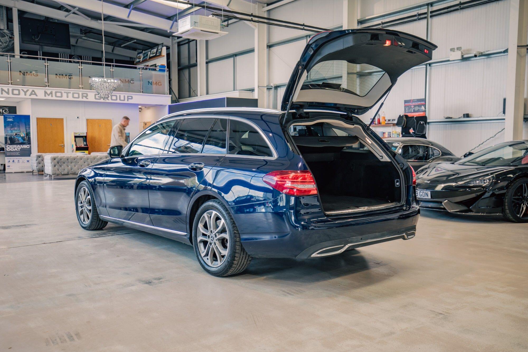 Mercedes-Benz C-Class view 28