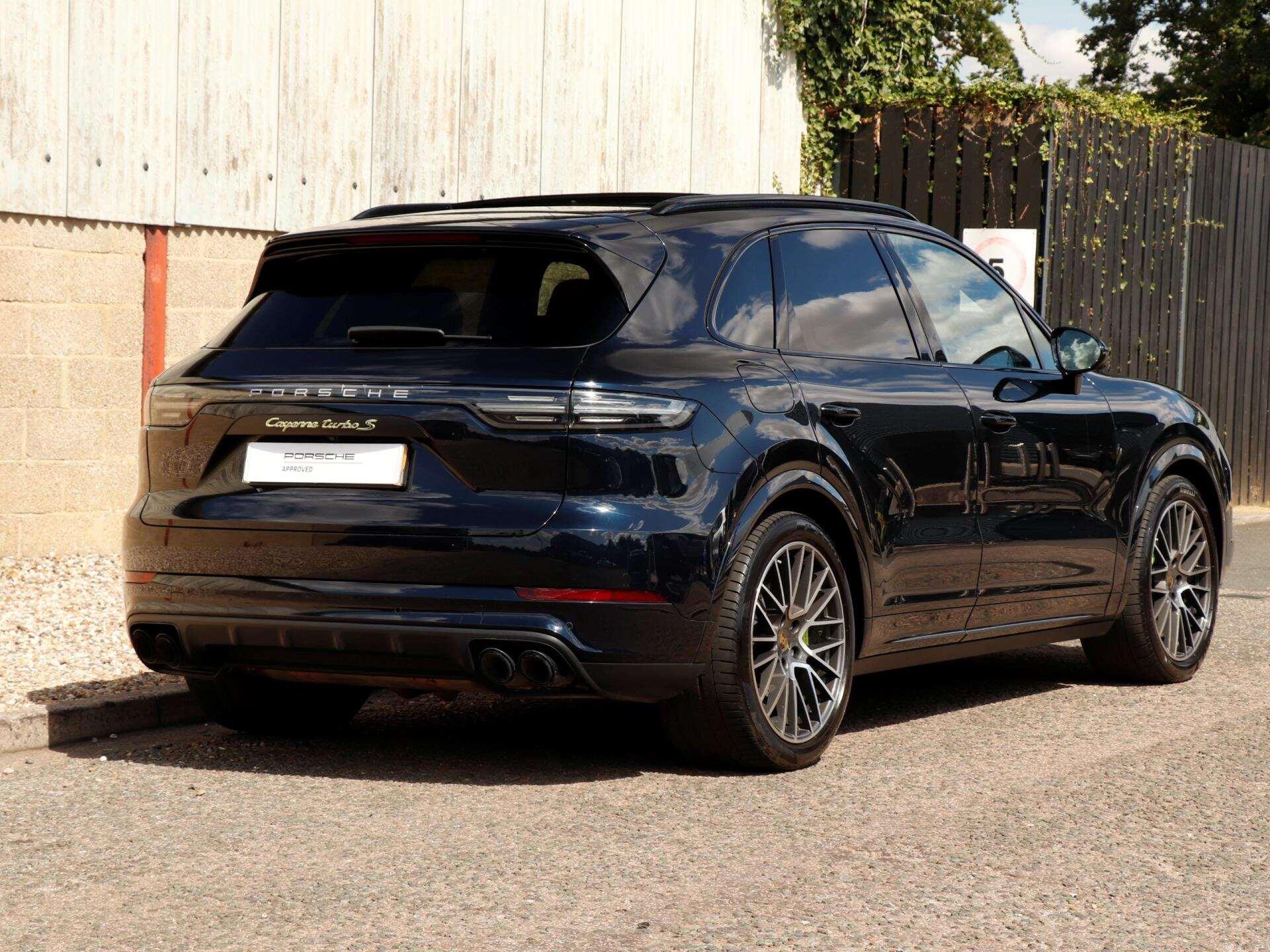 Porsche Cayenne view 38