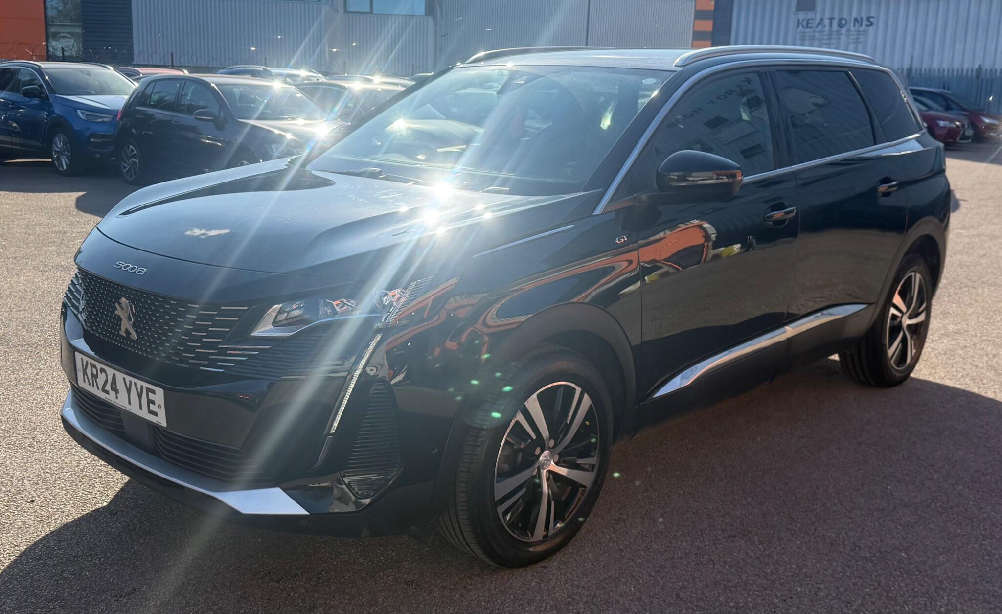 Peugeot 5008 view 3