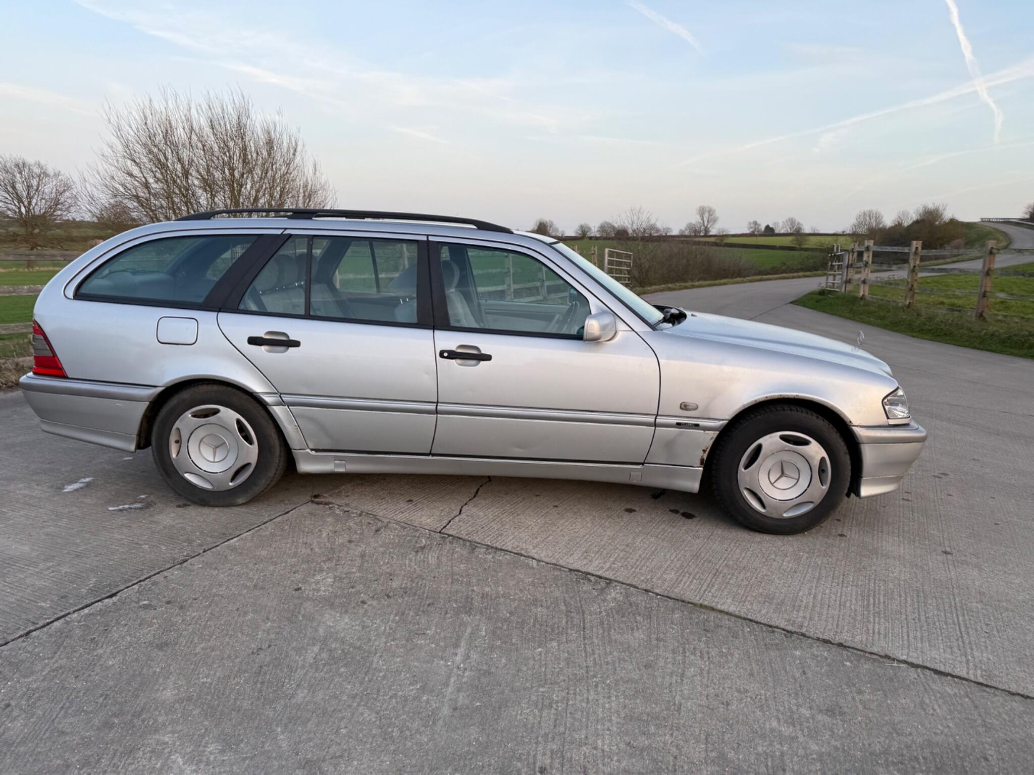 Mercedes-Benz C Class 2.4 C240 Classic 5dr — photo 19 of 66