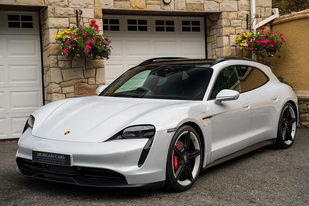 Porsche Taycan view 29