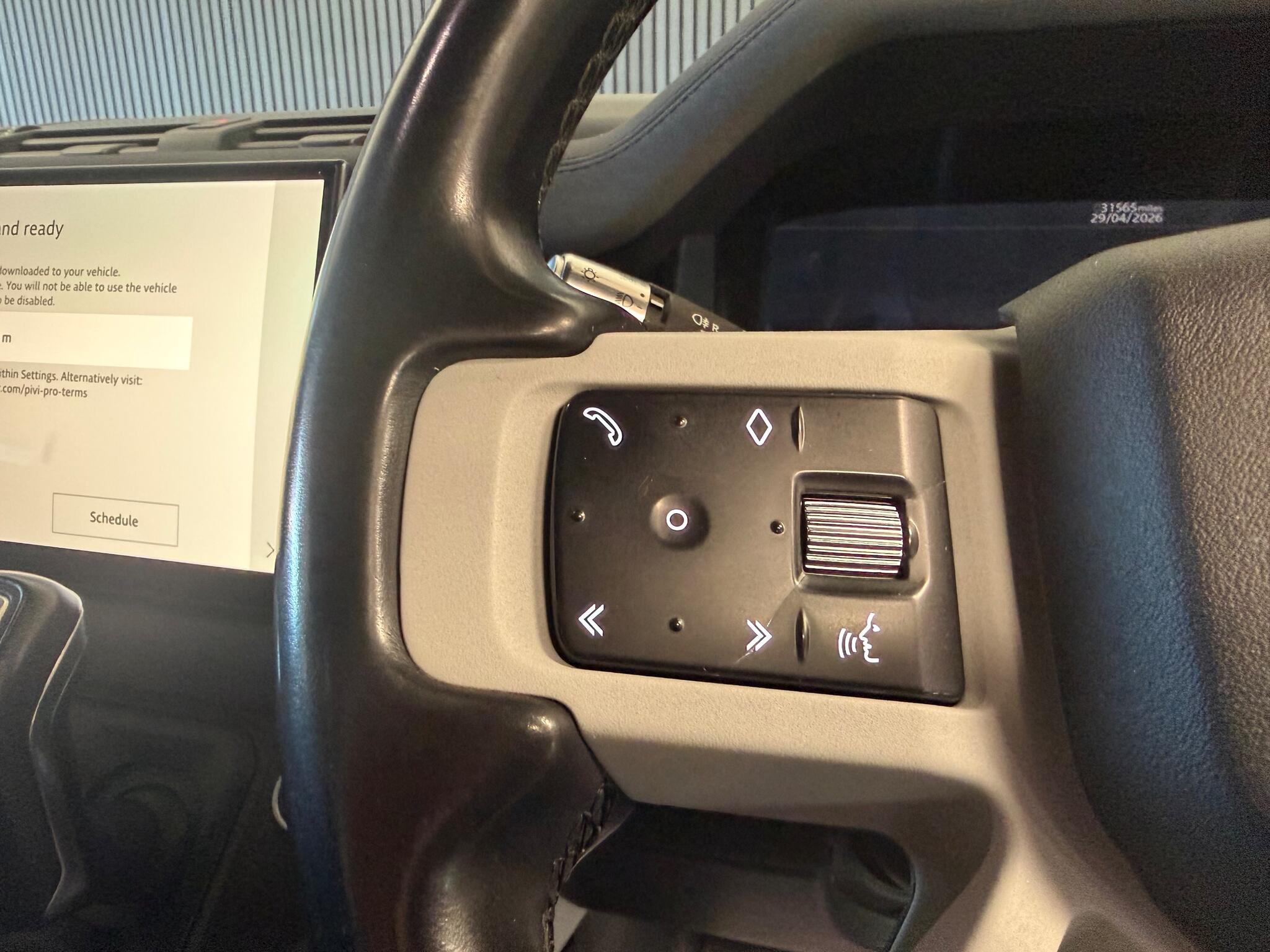Land Rover Defender view 36