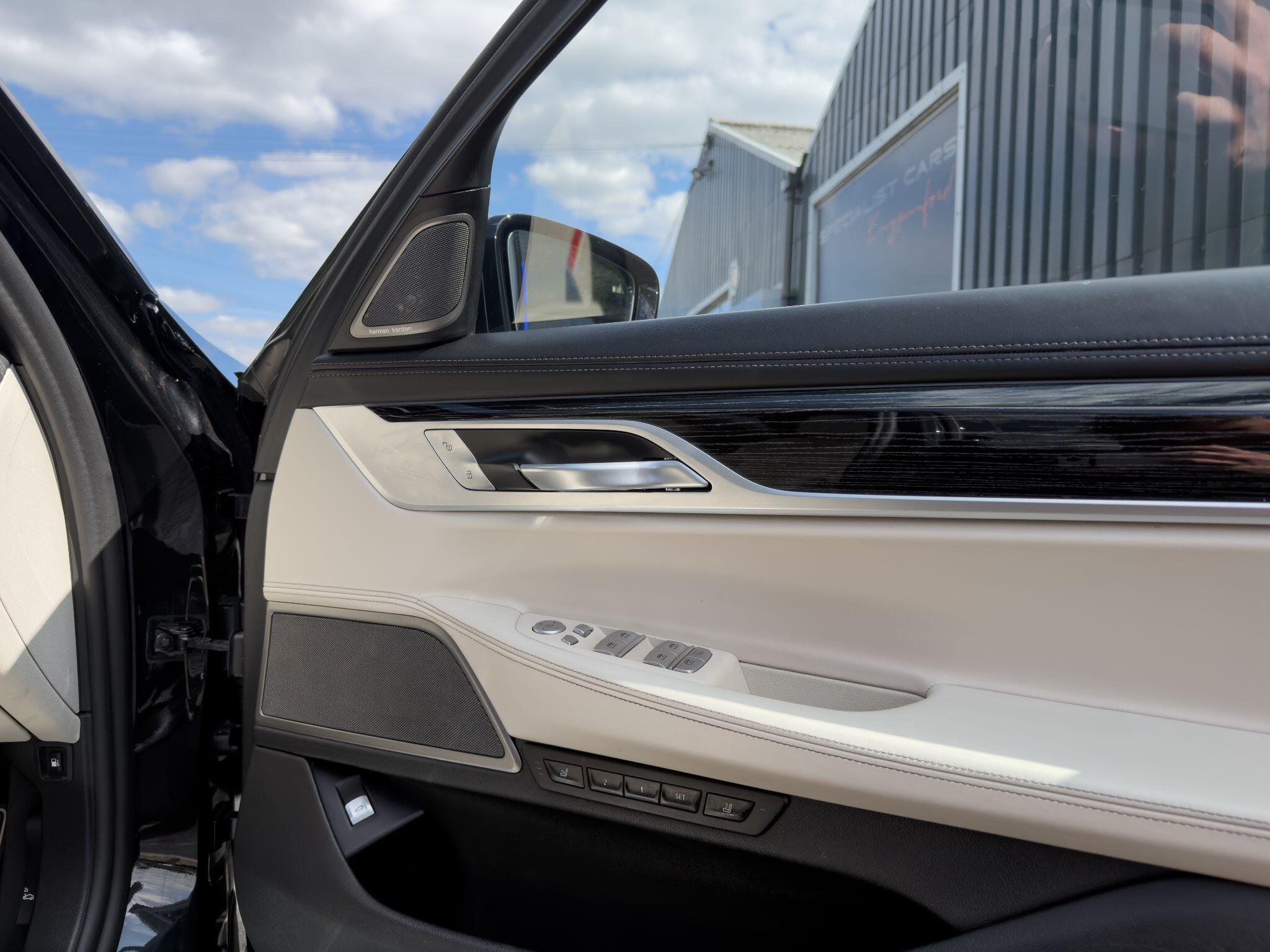 BMW 7 Series view 6