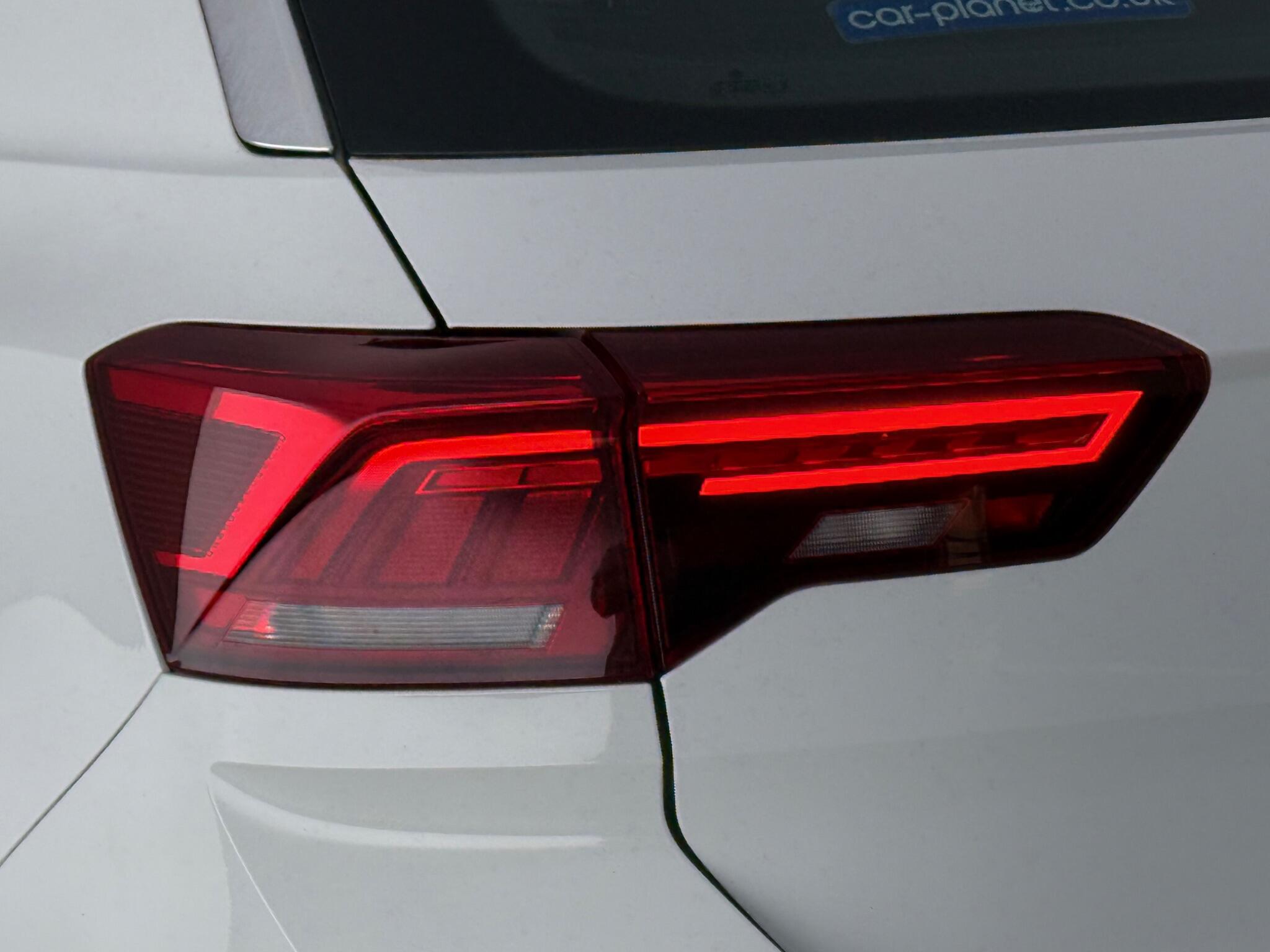 Volkswagen T-Roc view 11