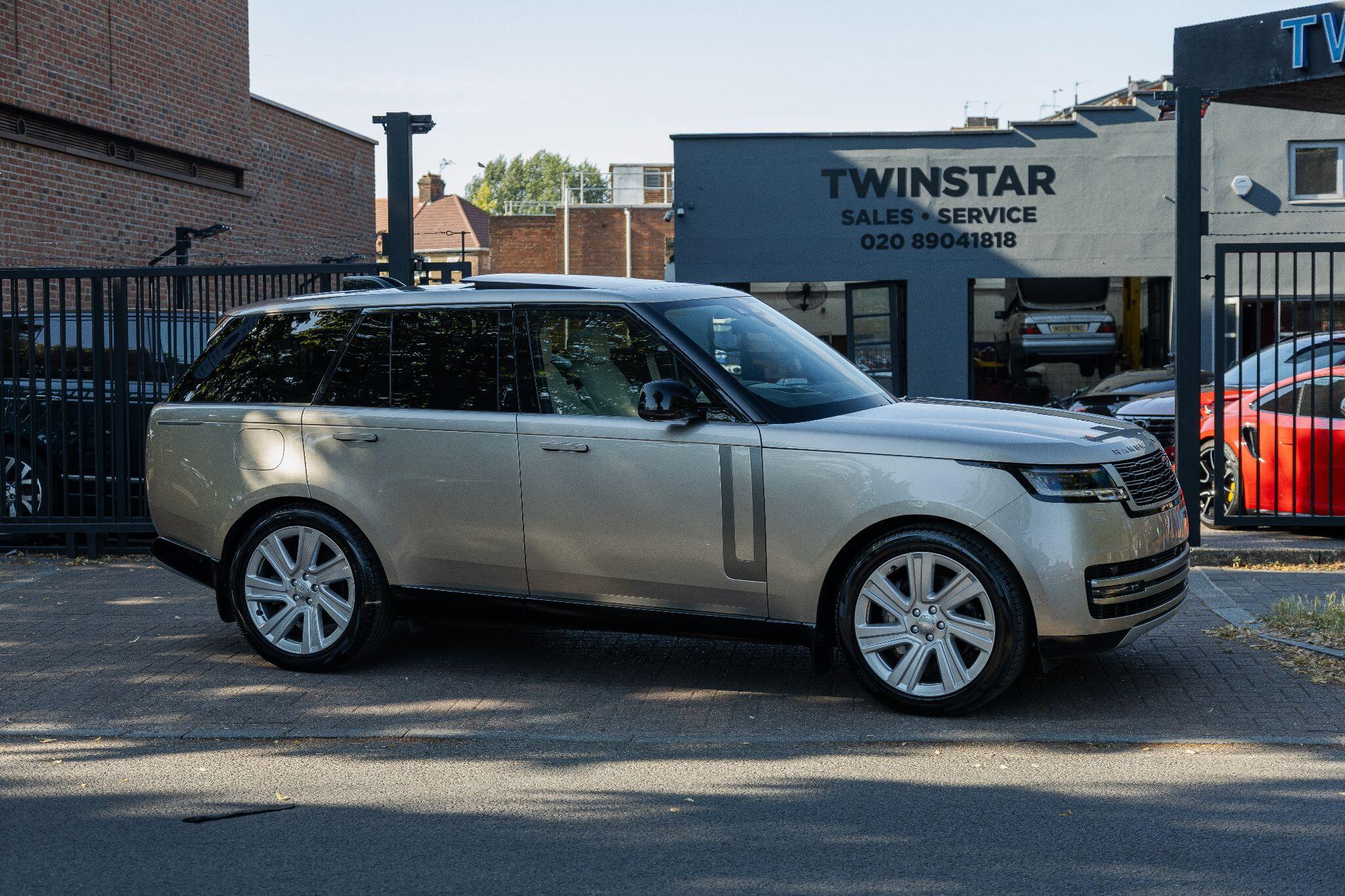 Land Rover Range Rover view 32