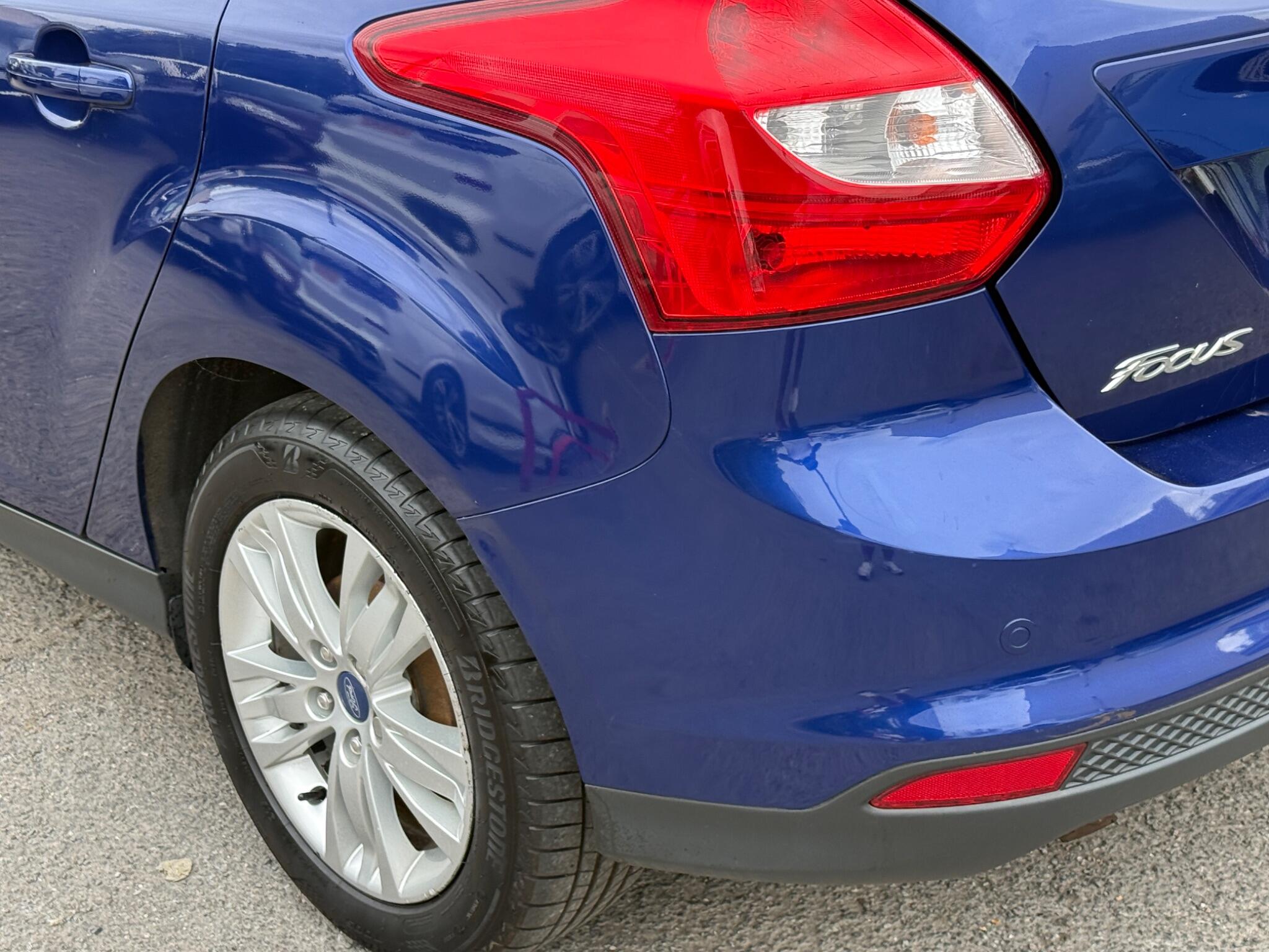 Ford Focus - Image 24