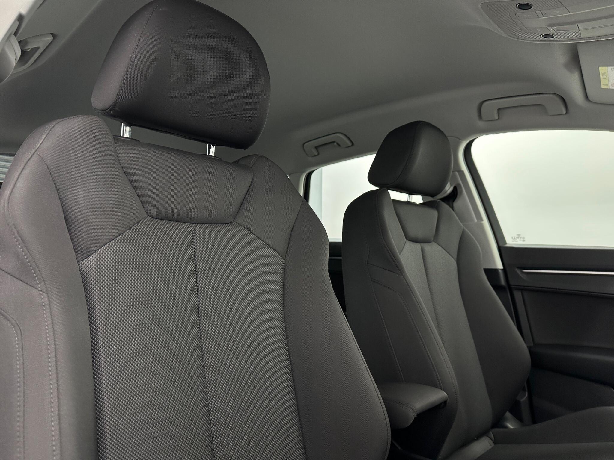 Audi Q3 view 32