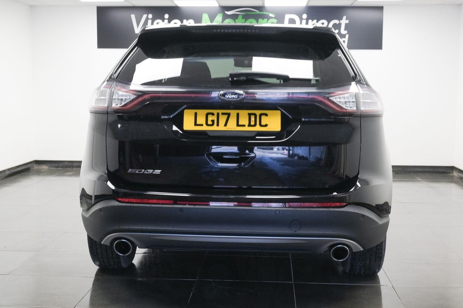 Ford Edge view 3