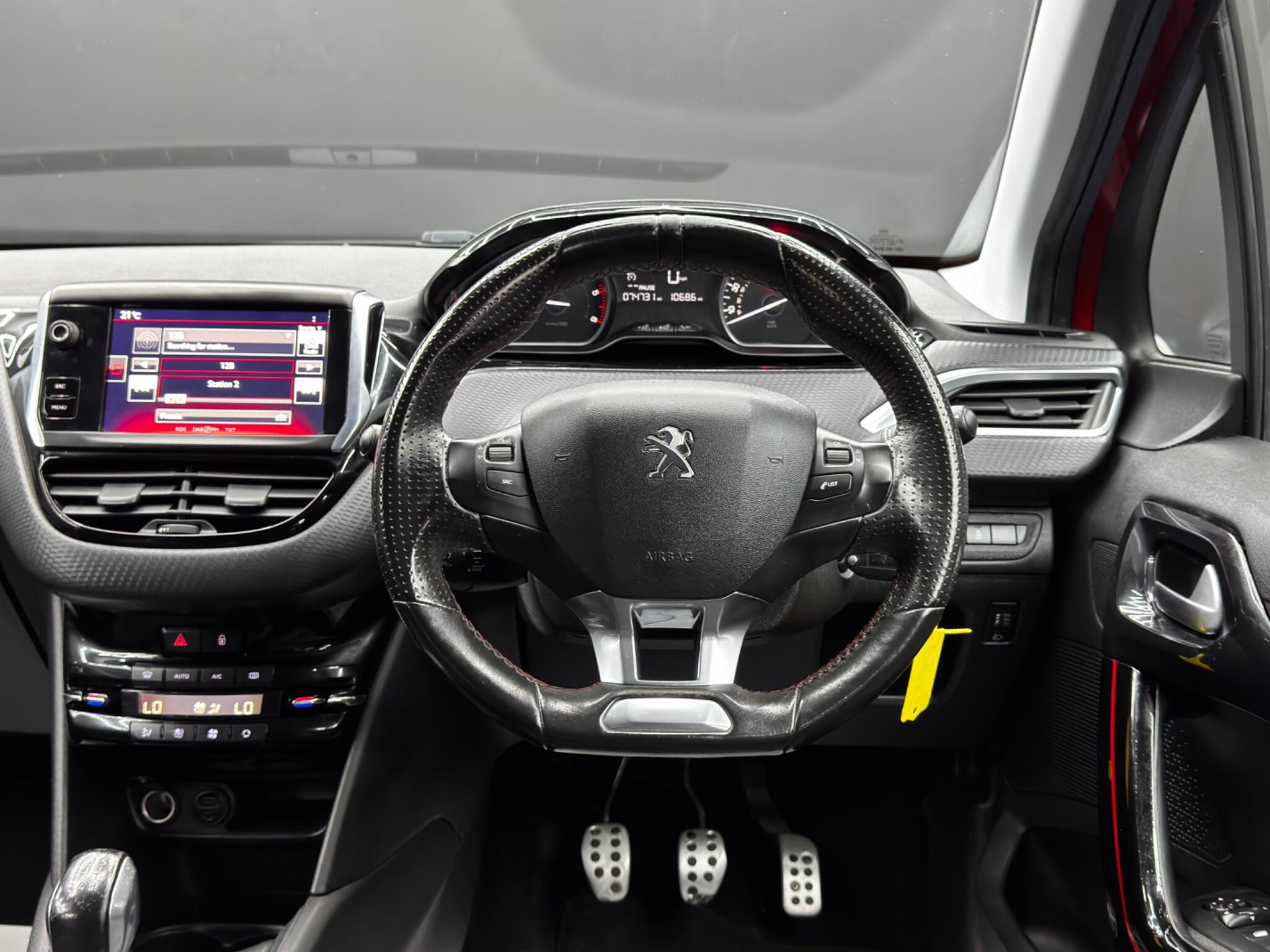 Peugeot 208 view 18