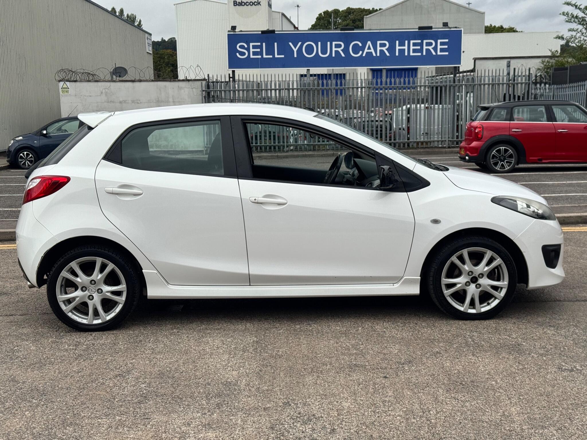 Mazda Mazda2 view 16