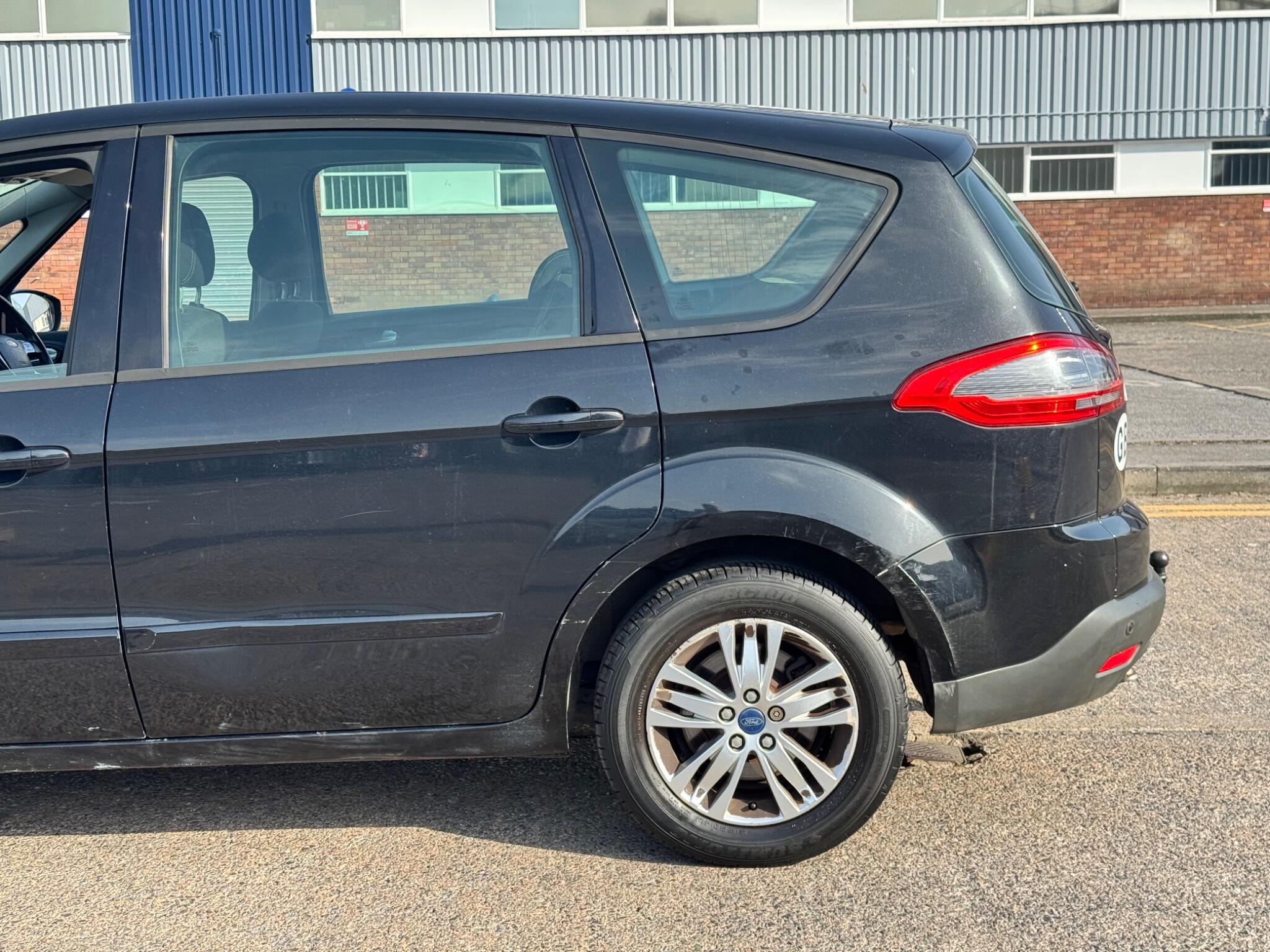 Ford S-Max view 14